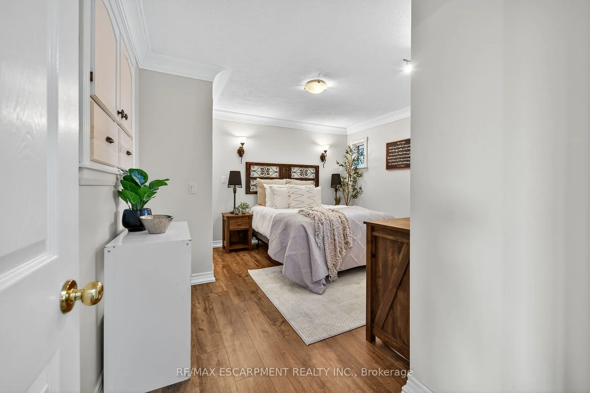 49 ERIE Avenue N
