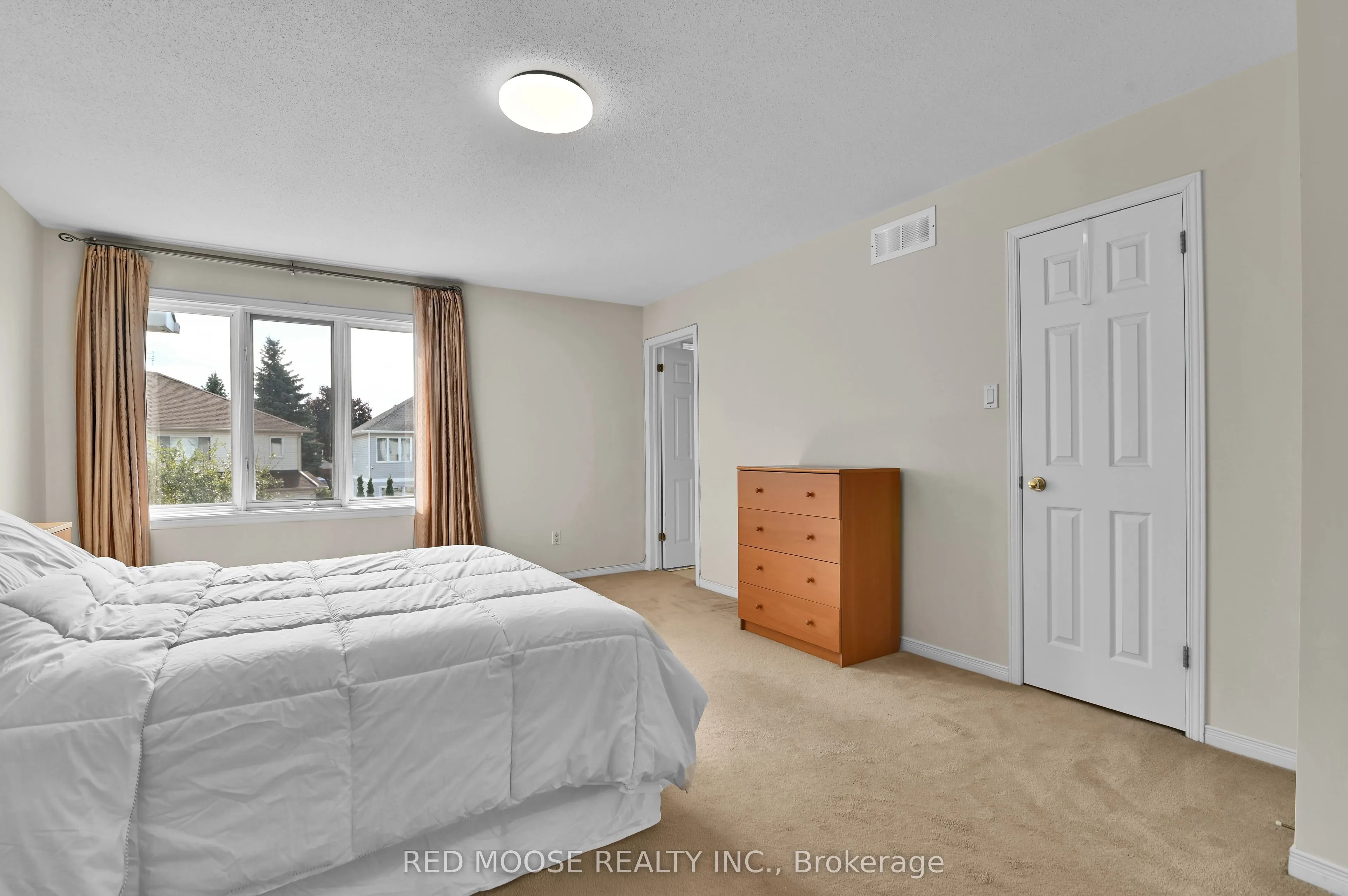4569 Ogilvie Walk Crescent
