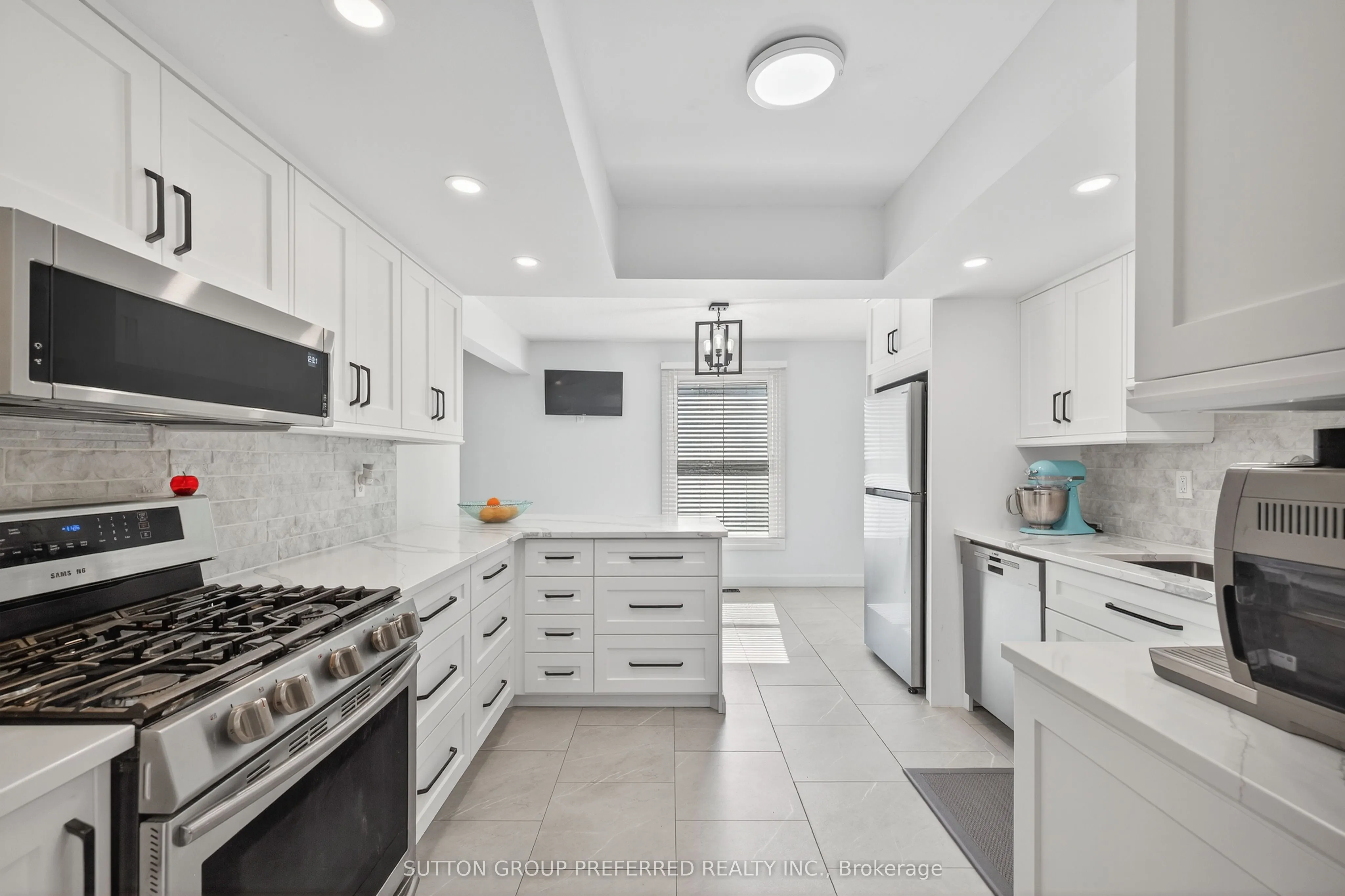 405 Everglade Crescent, #17