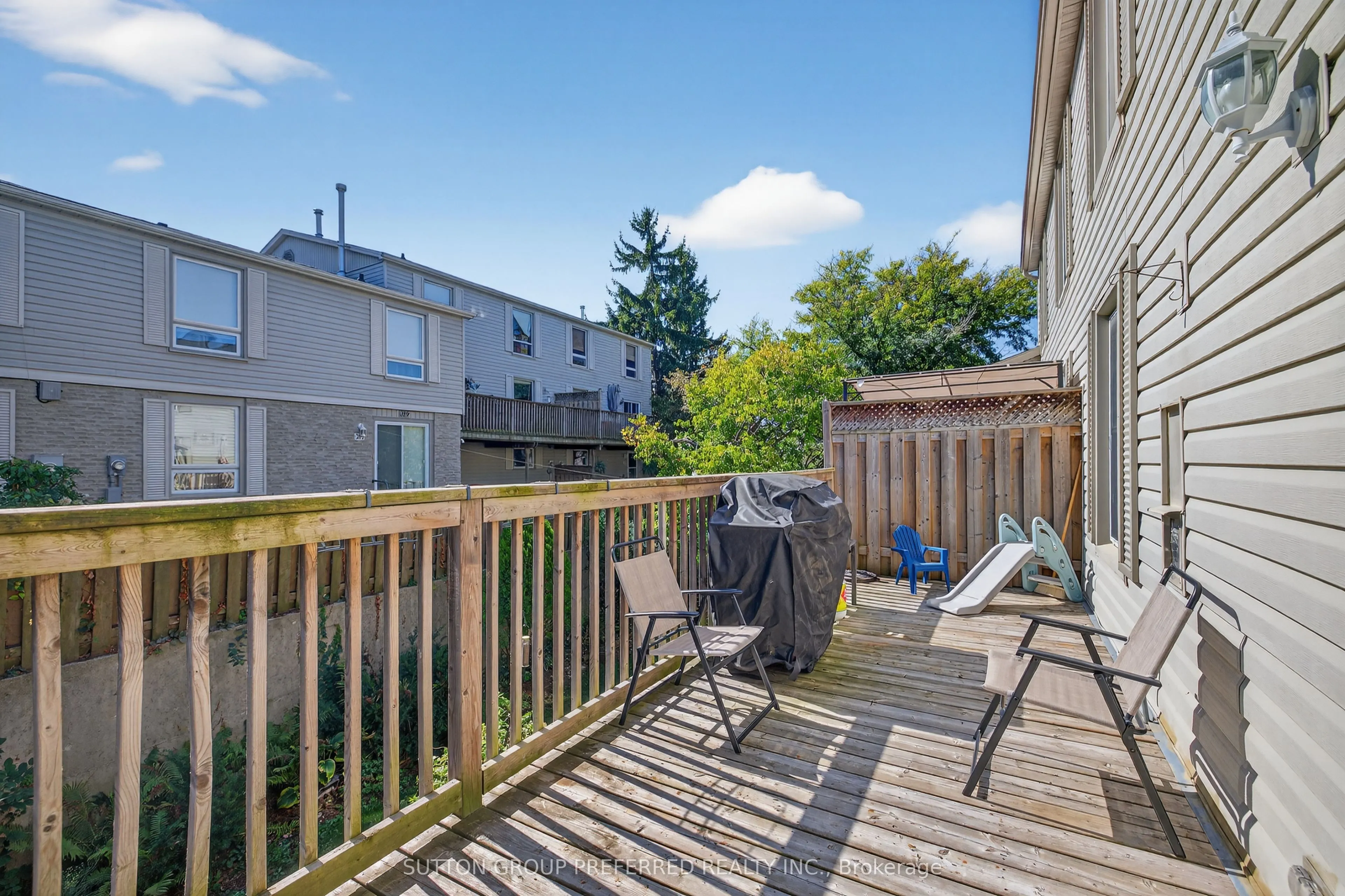 405 Everglade Crescent, #17