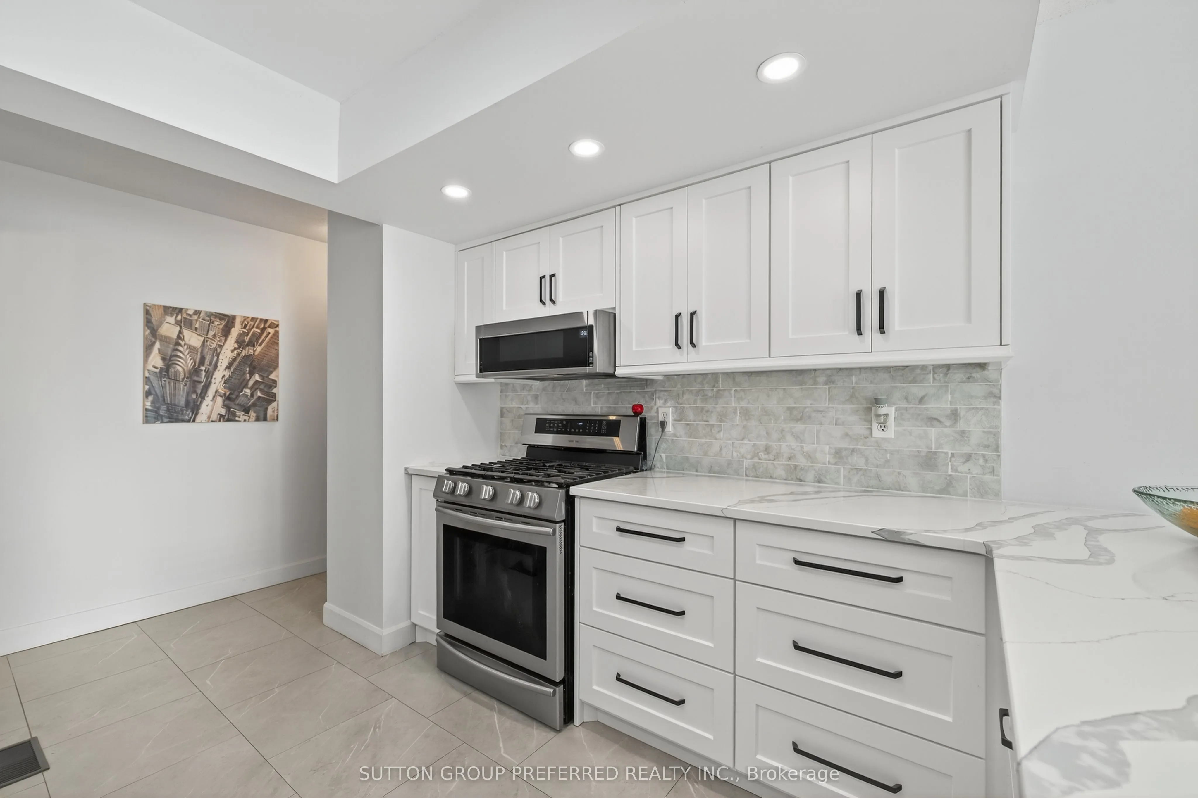 405 Everglade Crescent, #17