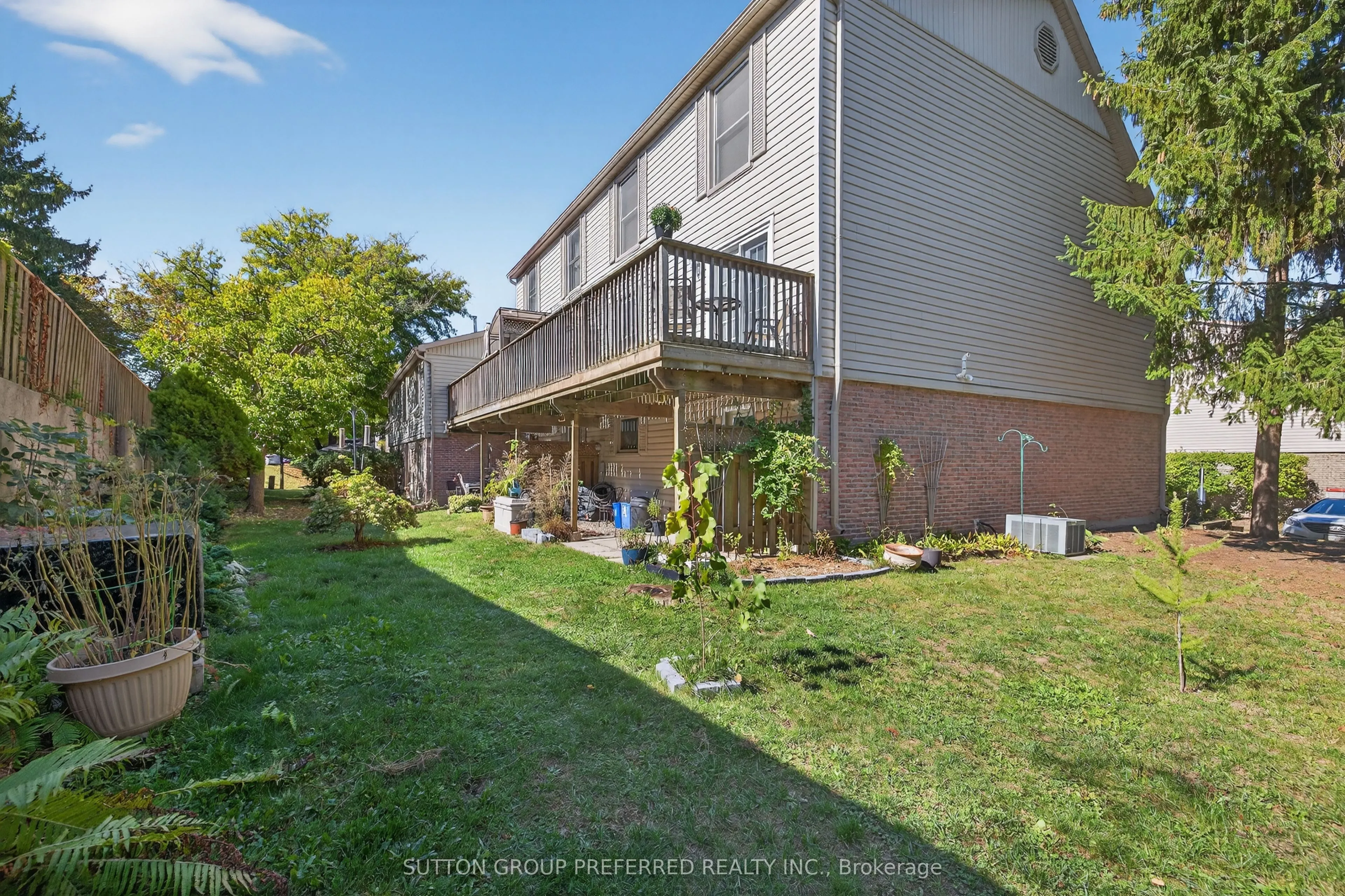405 Everglade Crescent, #17