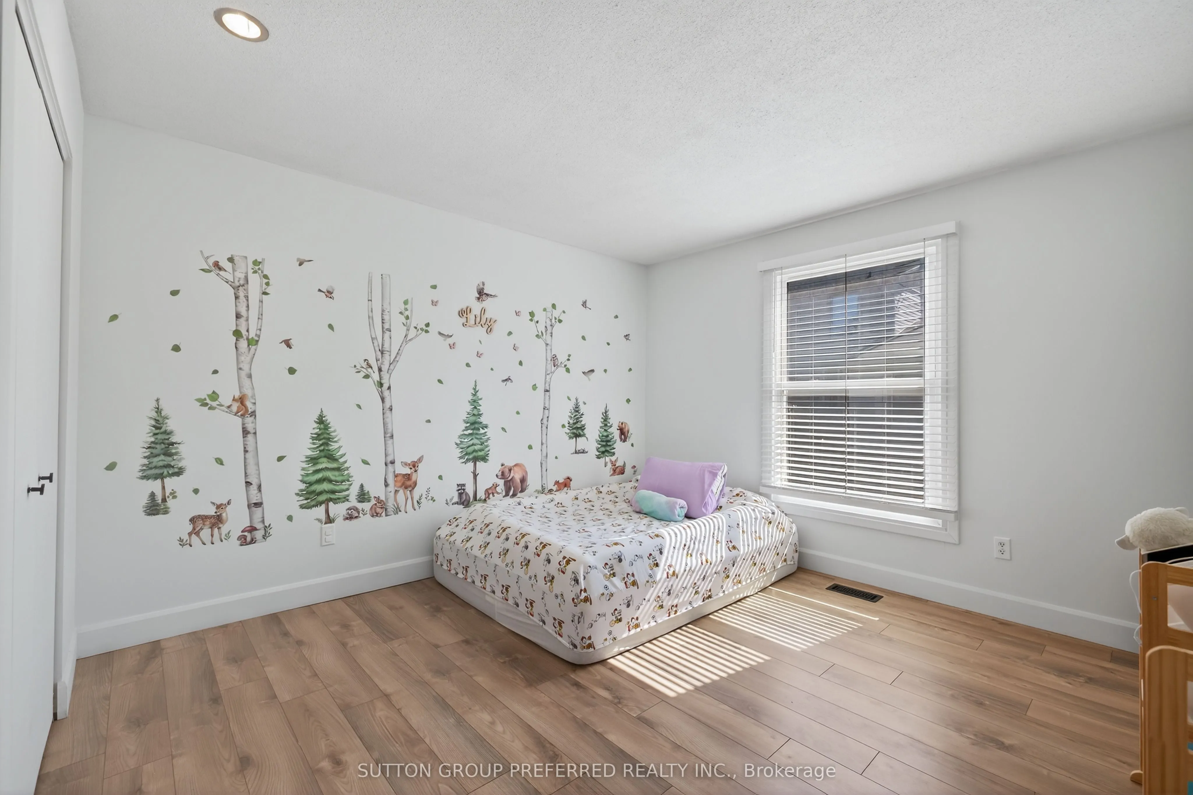 405 Everglade Crescent, #17