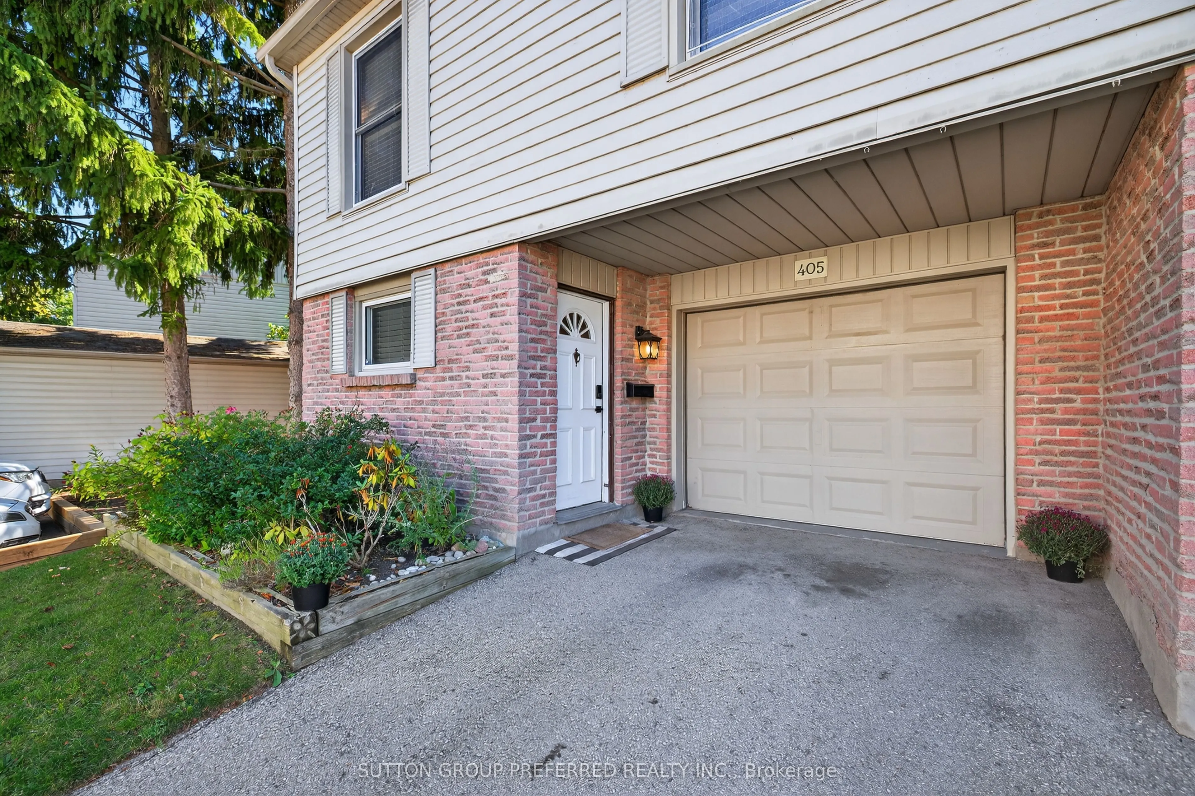 405 Everglade Crescent, #17