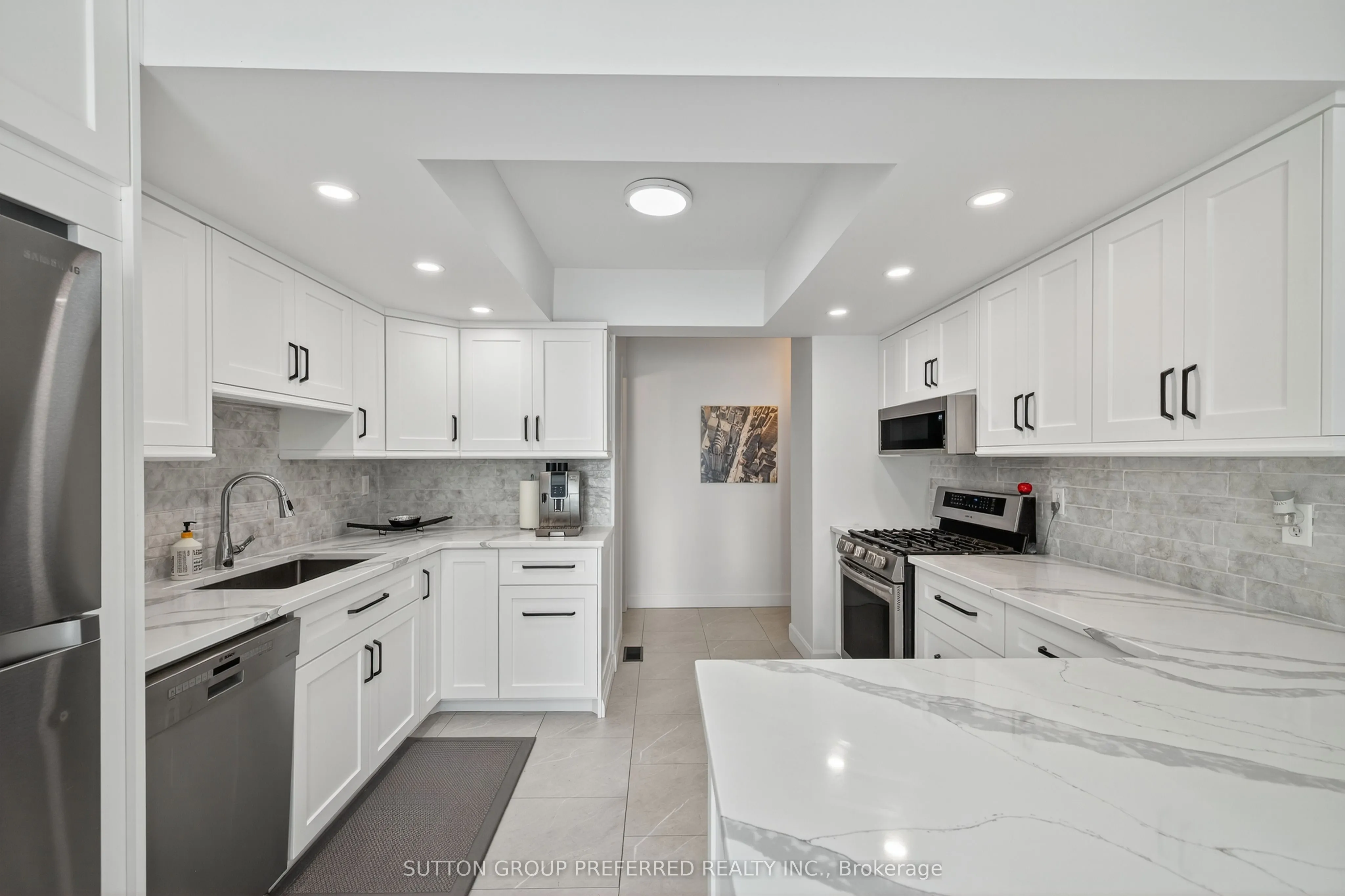 405 Everglade Crescent, #17