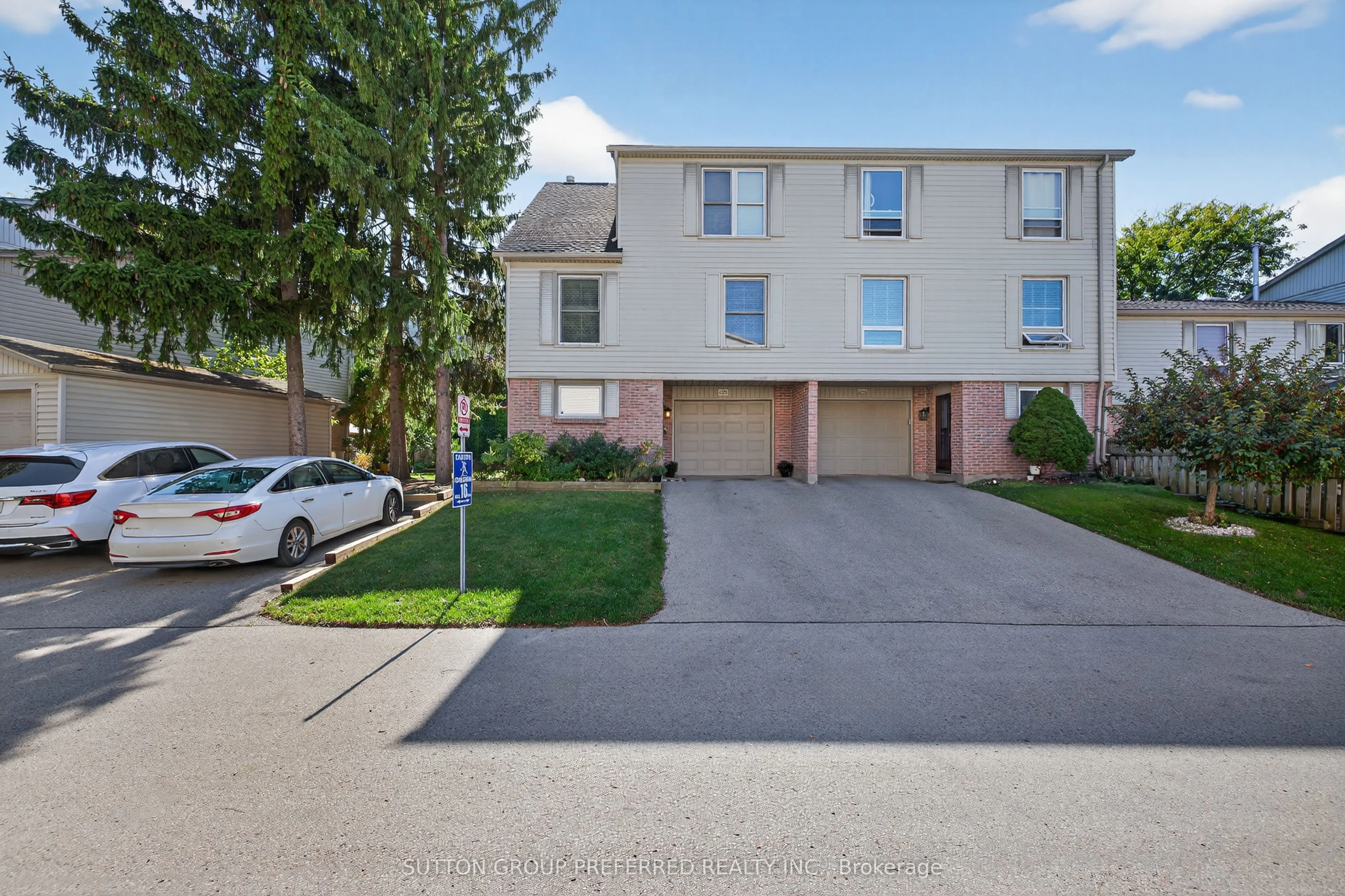 405 Everglade Crescent, #17