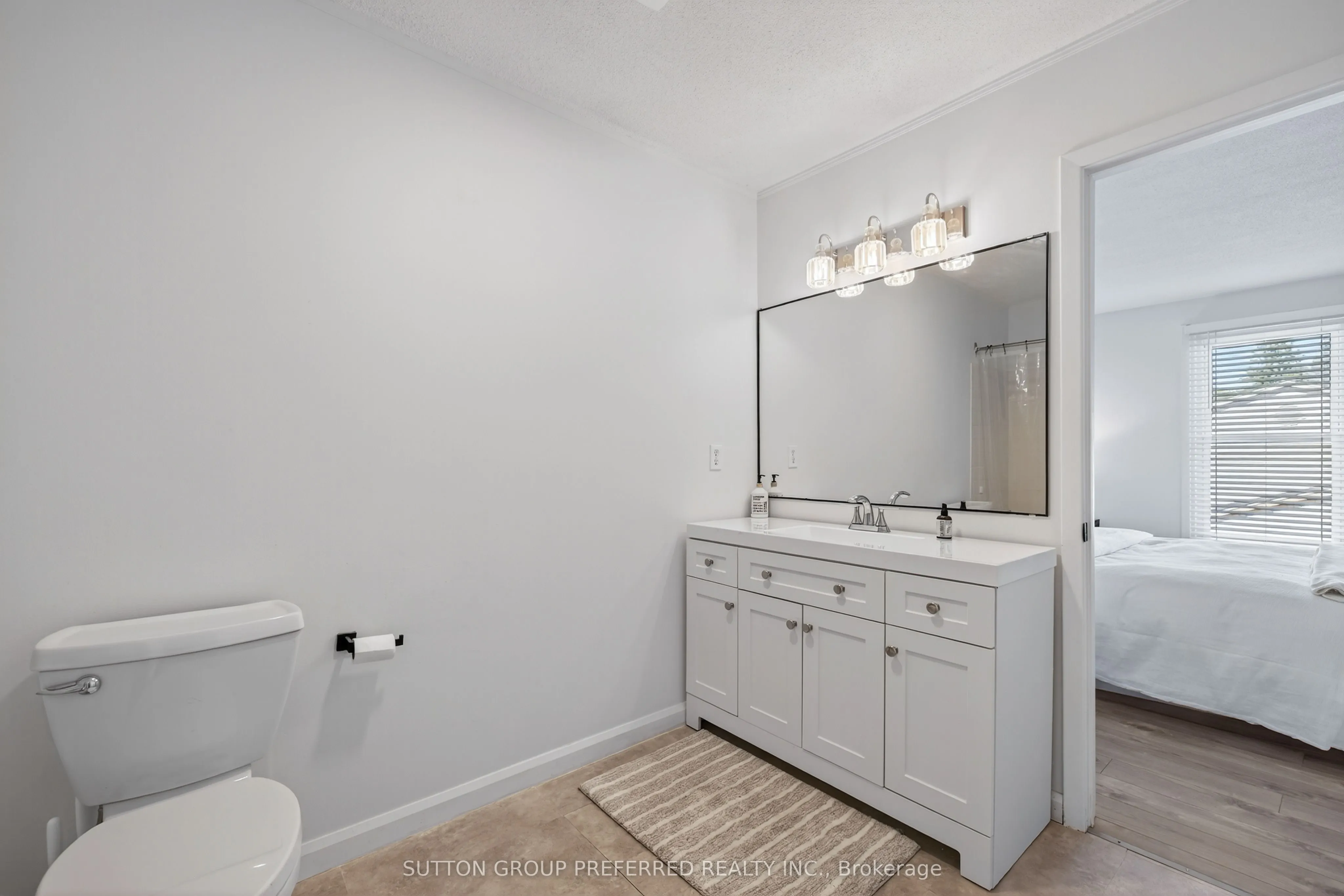 405 Everglade Crescent, #17
