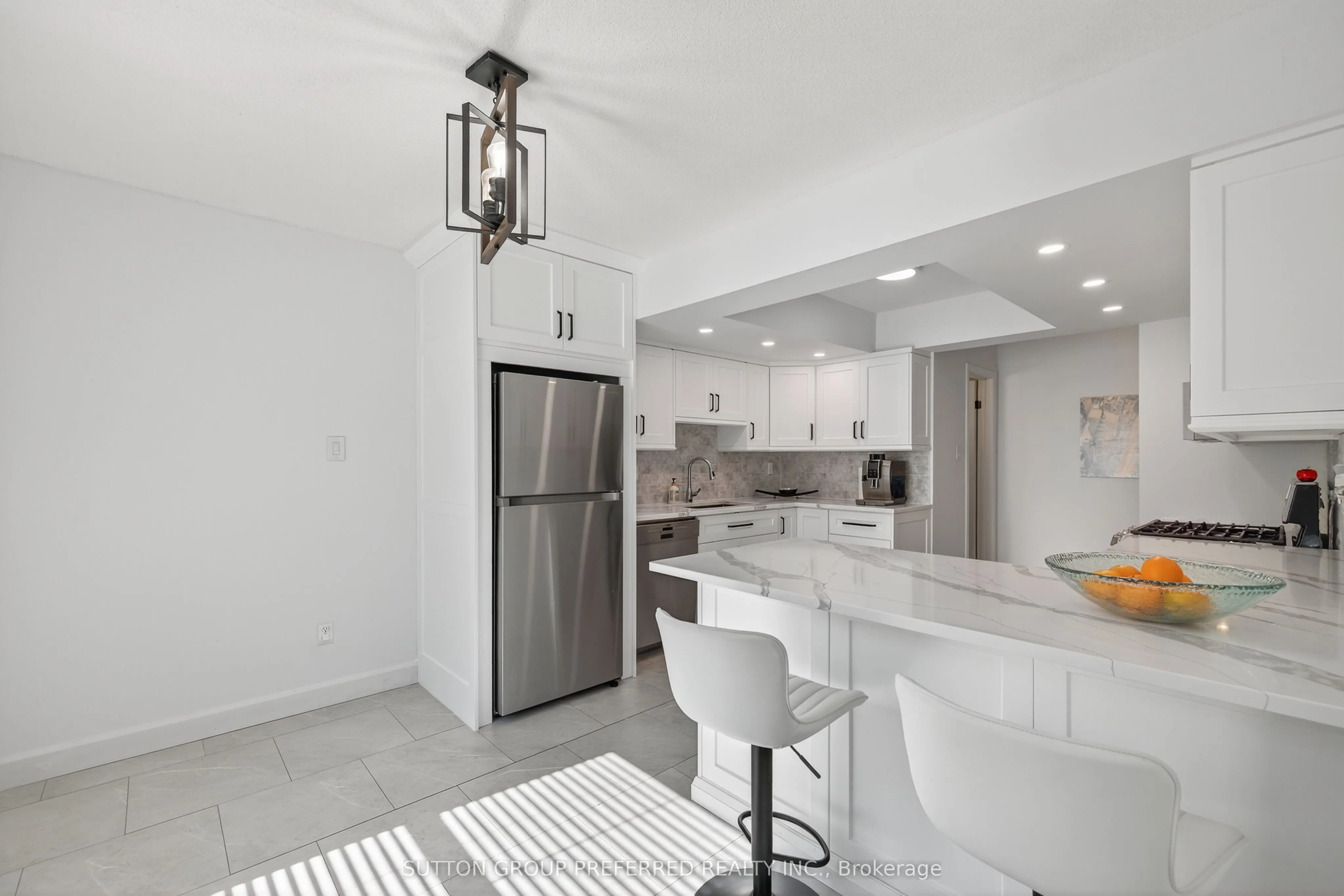 405 Everglade Crescent, #17