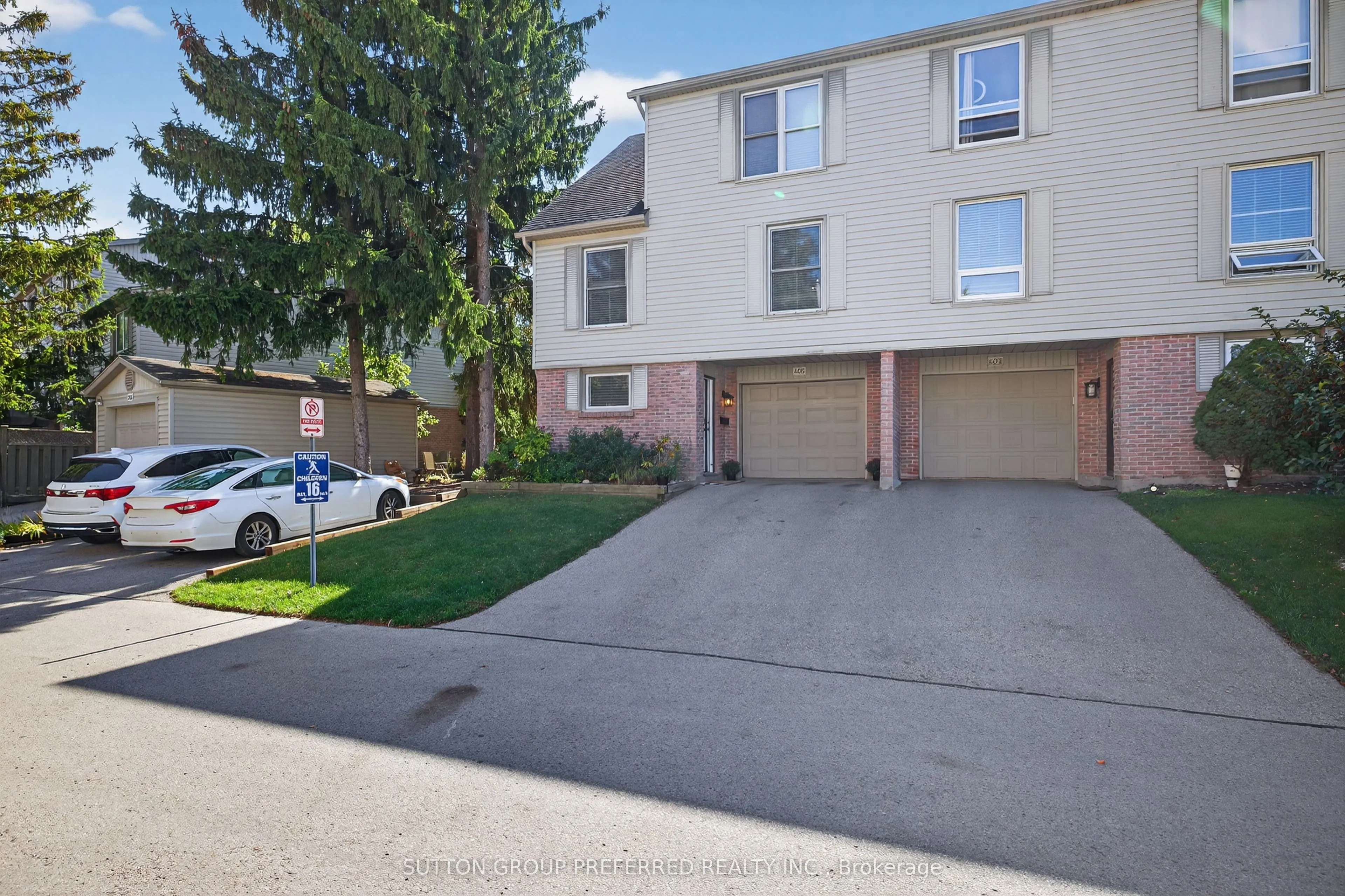 405 Everglade Crescent, #17
