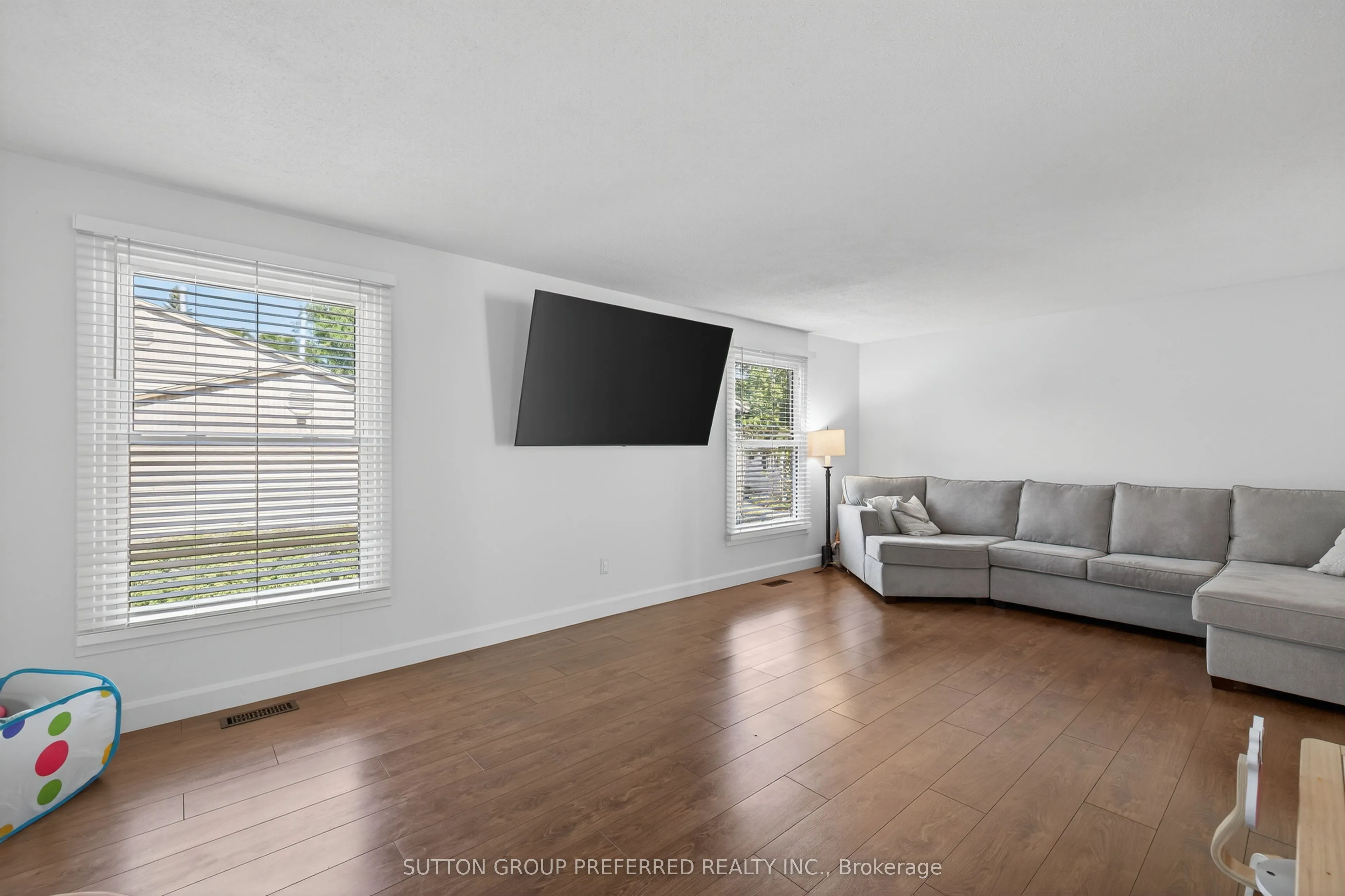 405 Everglade Crescent, #17