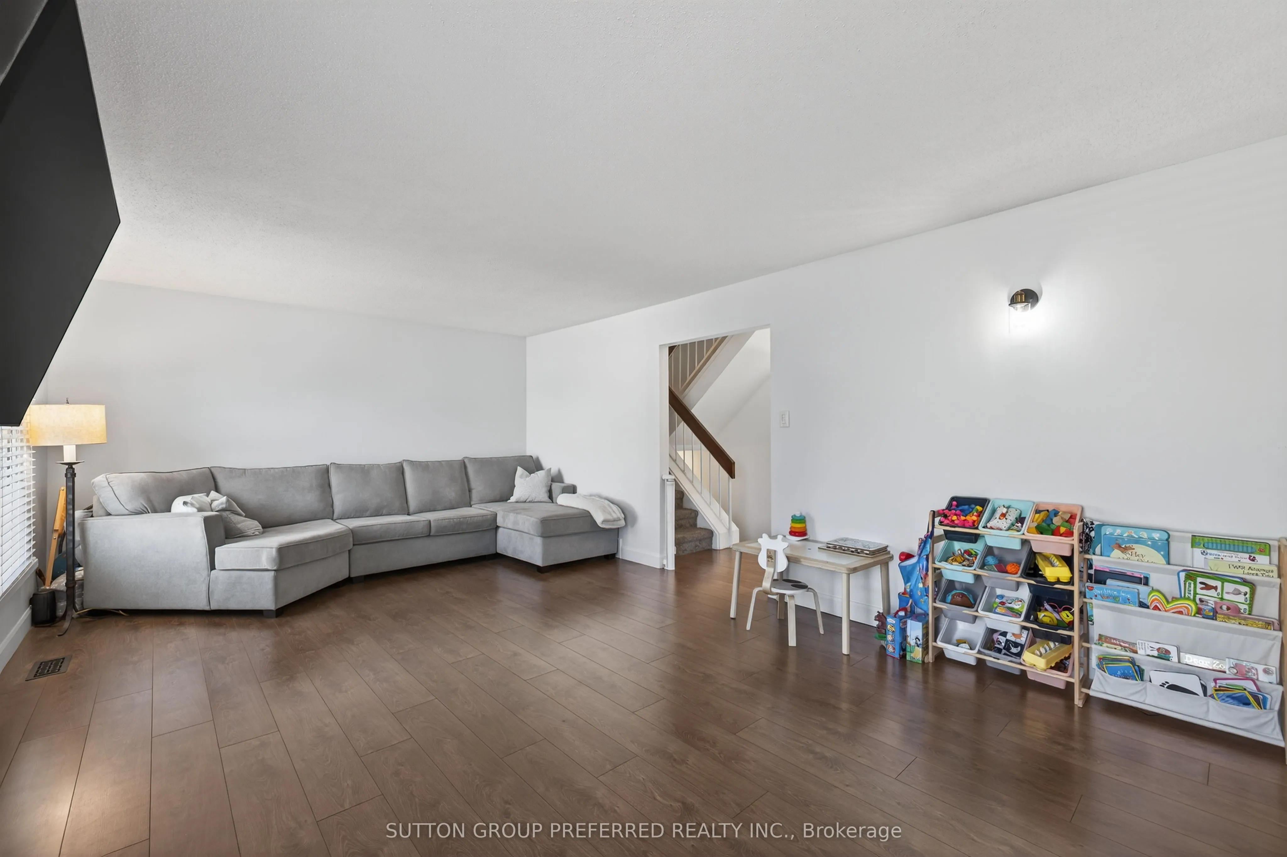 405 Everglade Crescent, #17