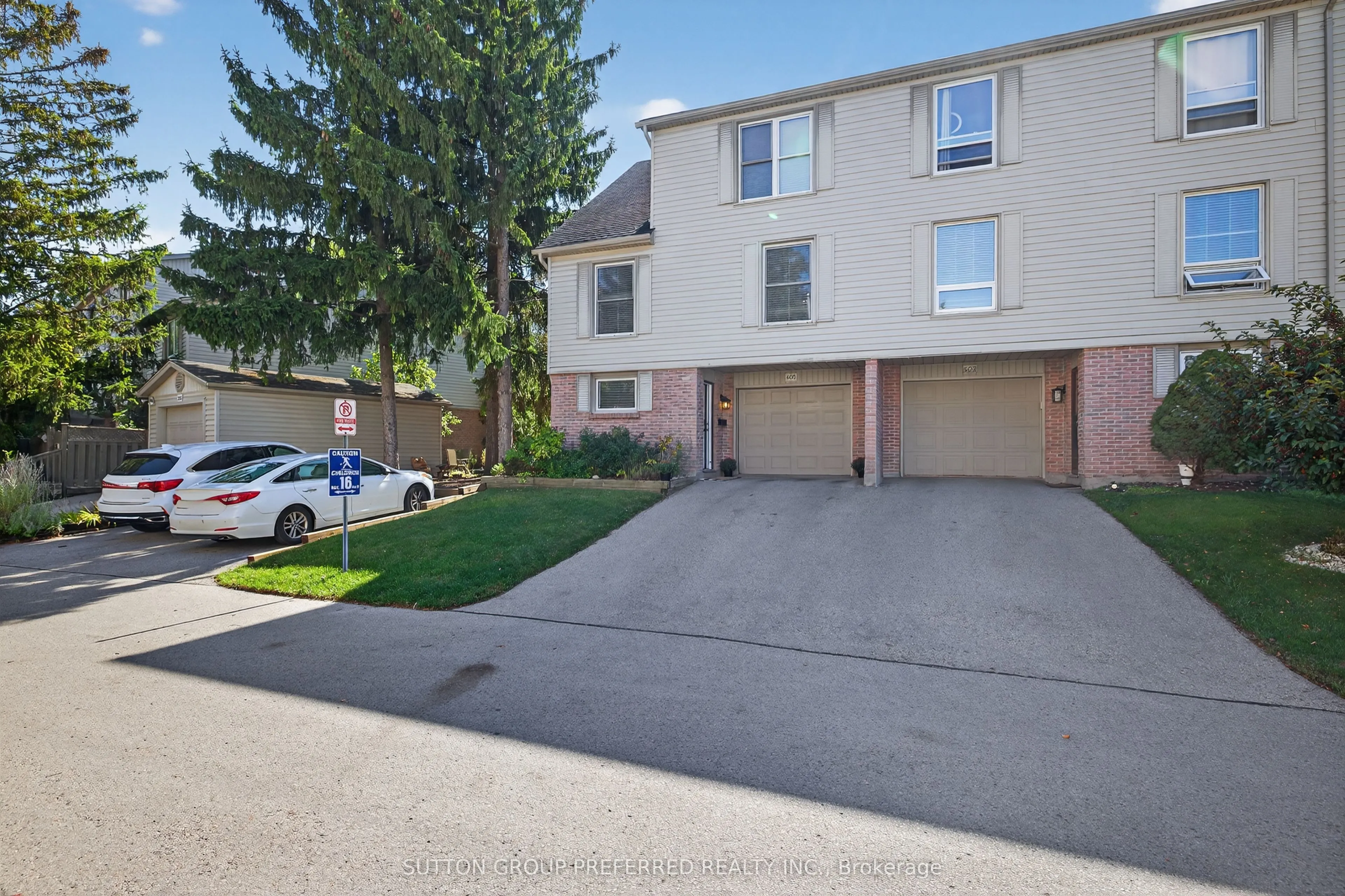 405 Everglade Crescent, #17