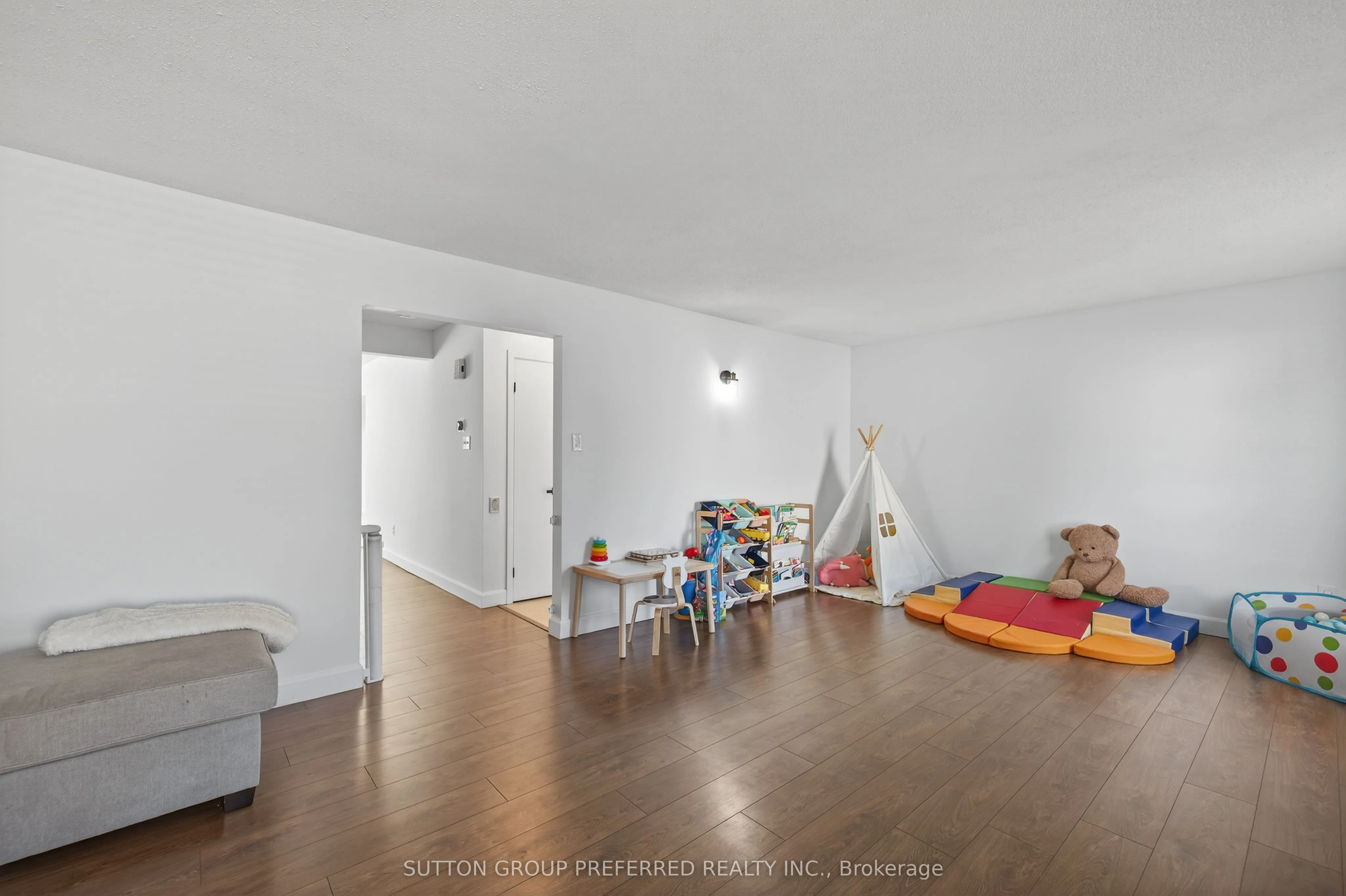 405 Everglade Crescent, #17