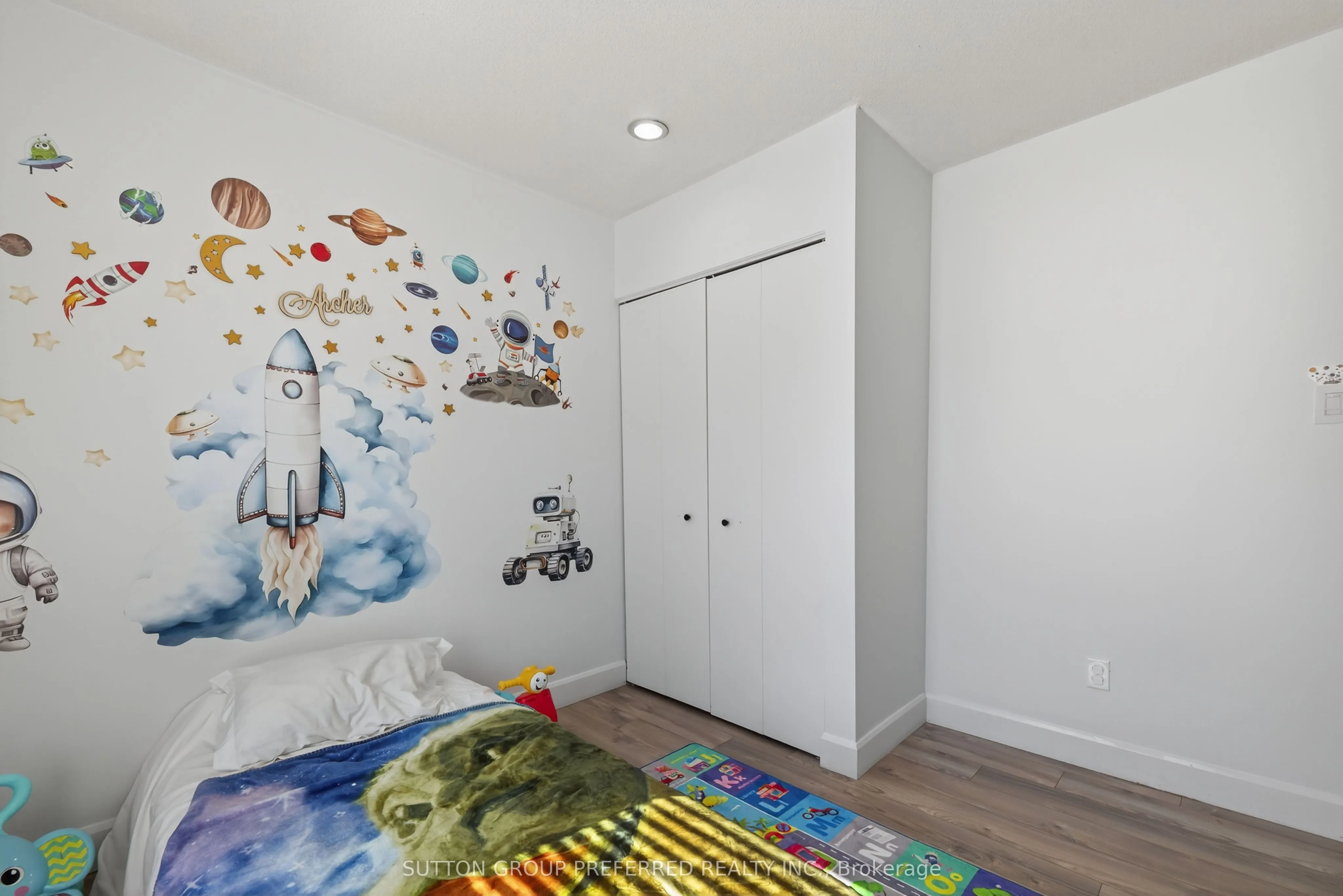 405 Everglade Crescent, #17