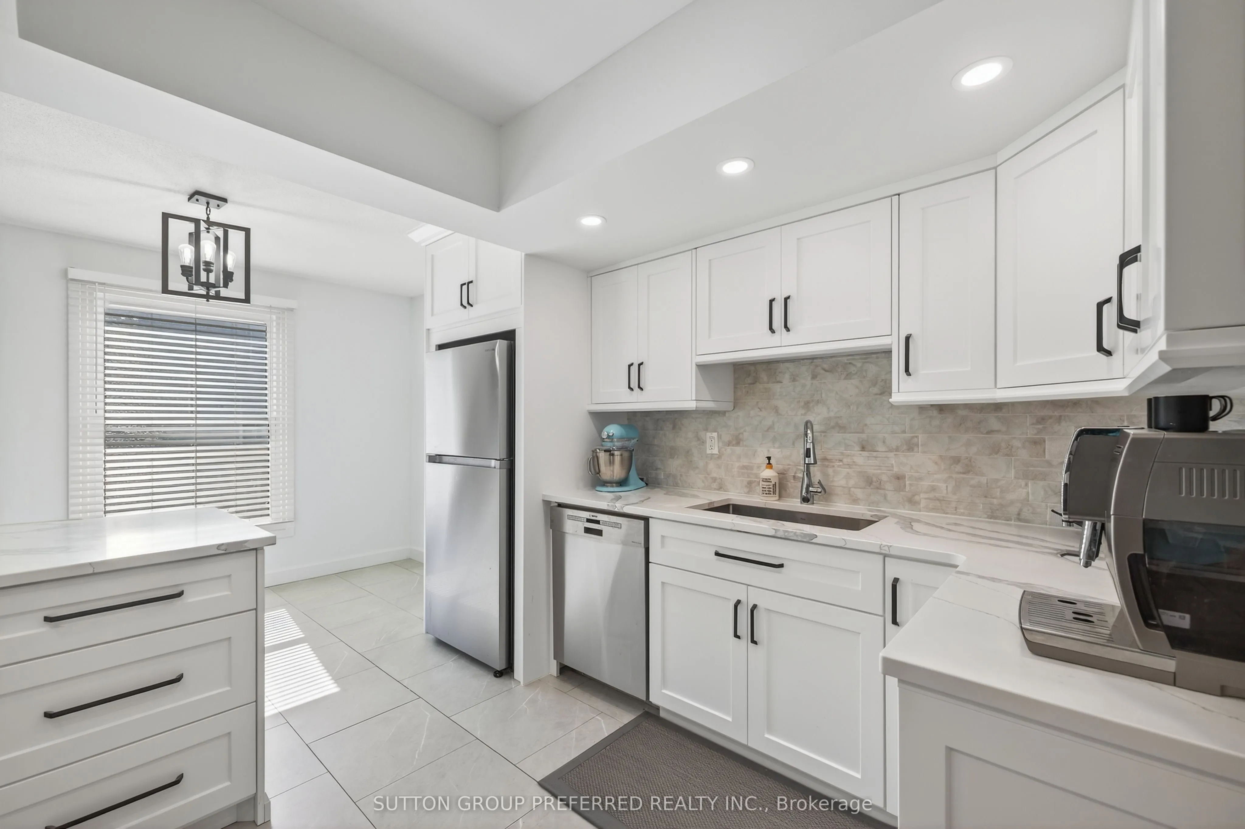 405 Everglade Crescent, #17