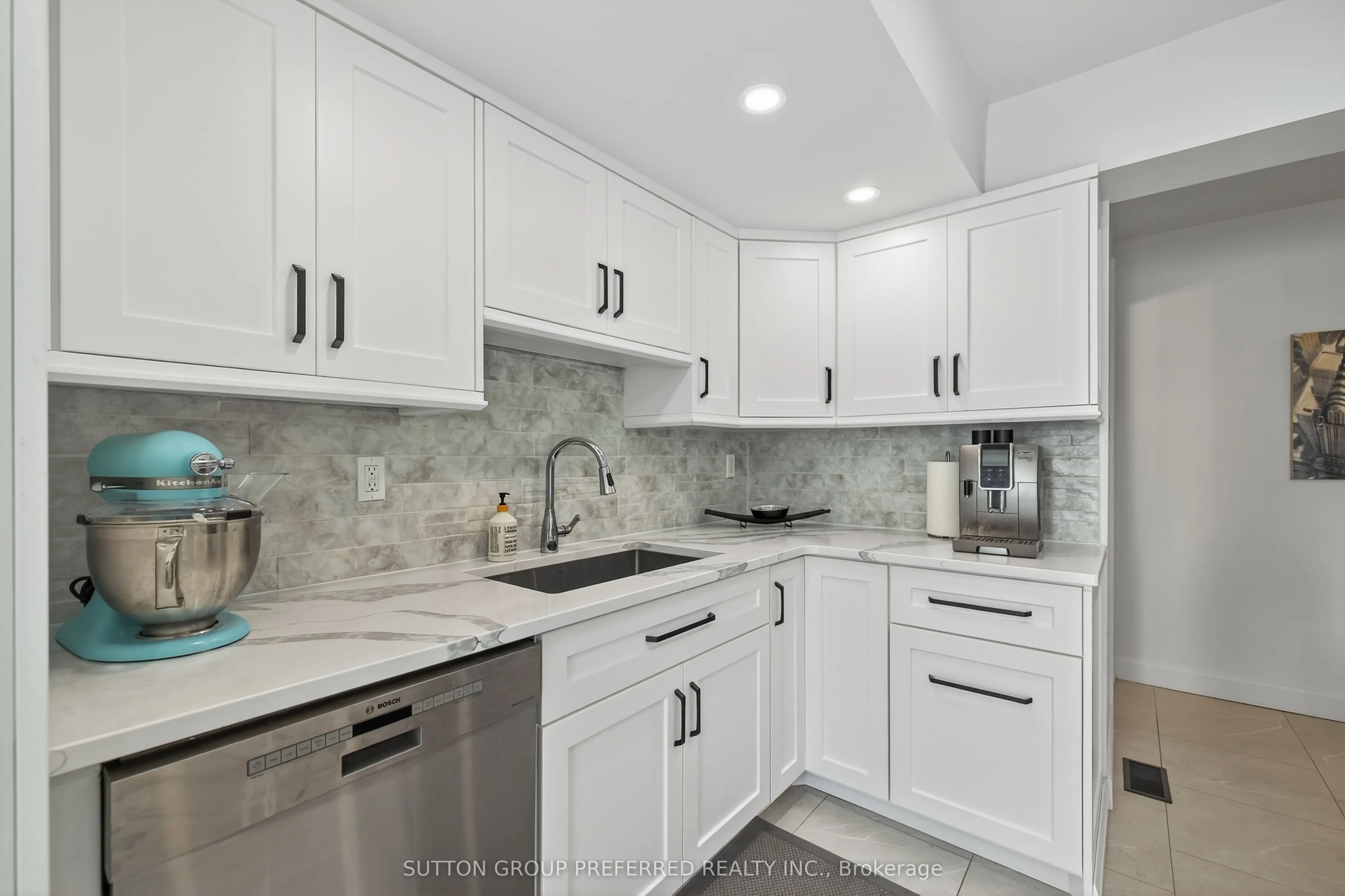 405 Everglade Crescent, #17