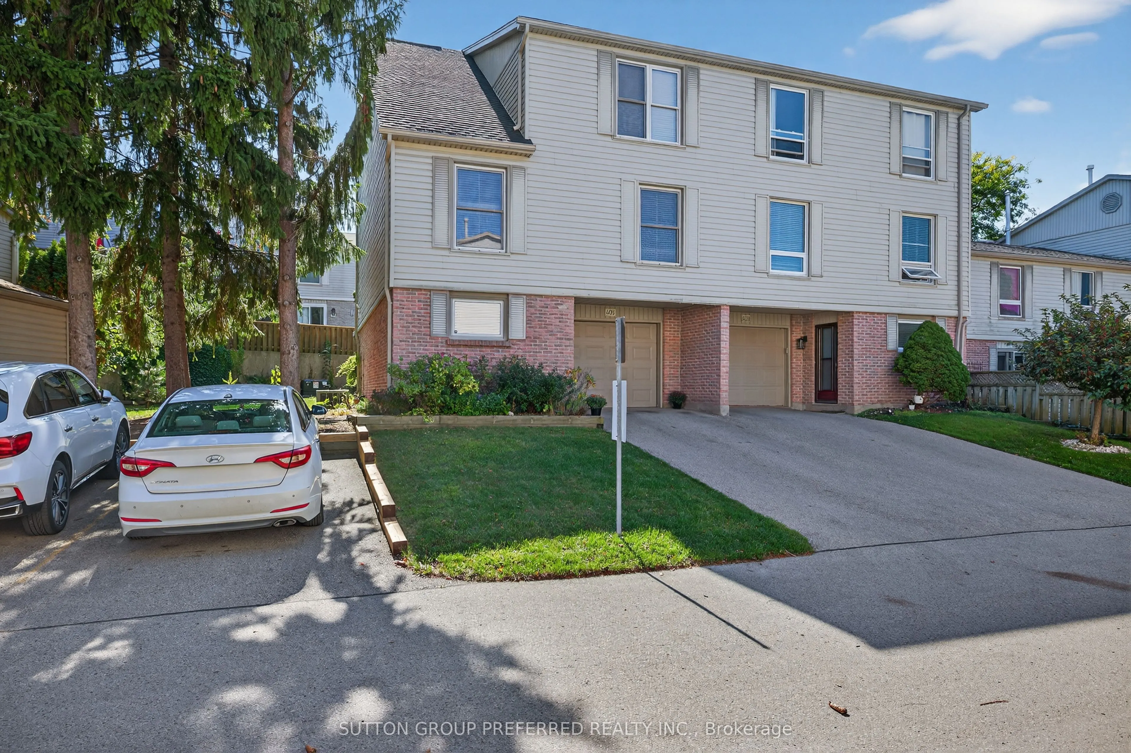 405 Everglade Crescent, #17