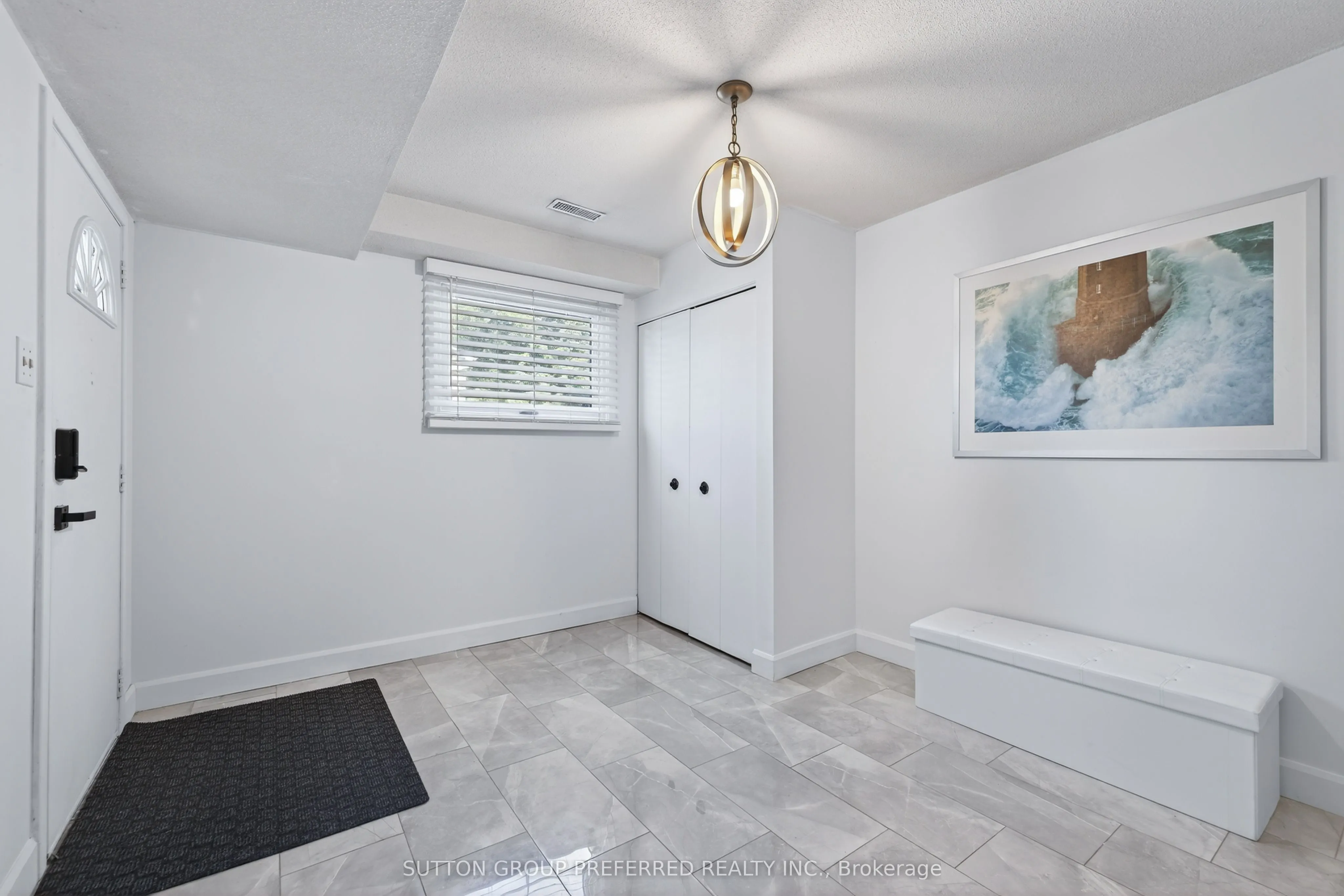 405 Everglade Crescent, #17