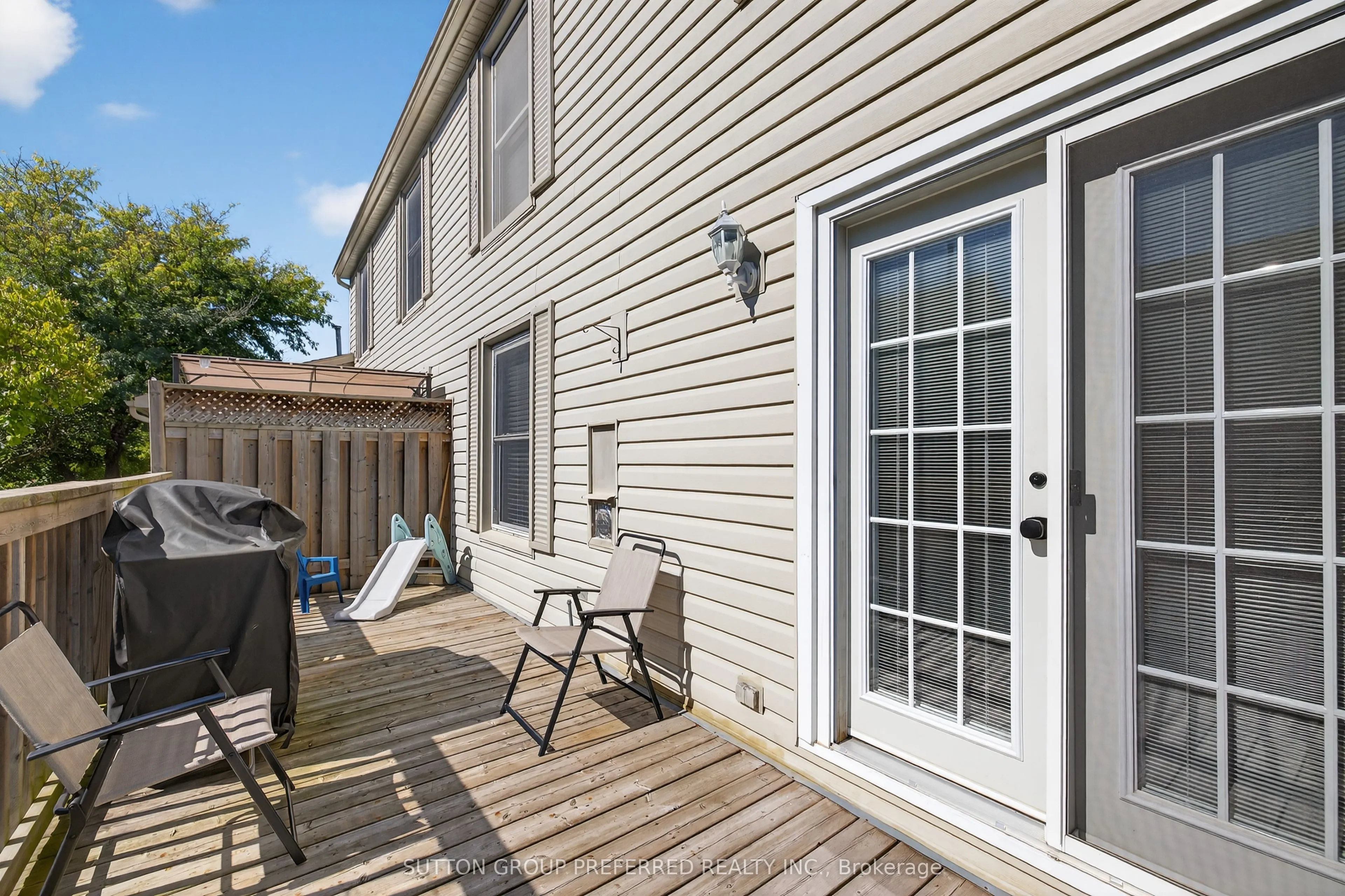 405 Everglade Crescent, #17