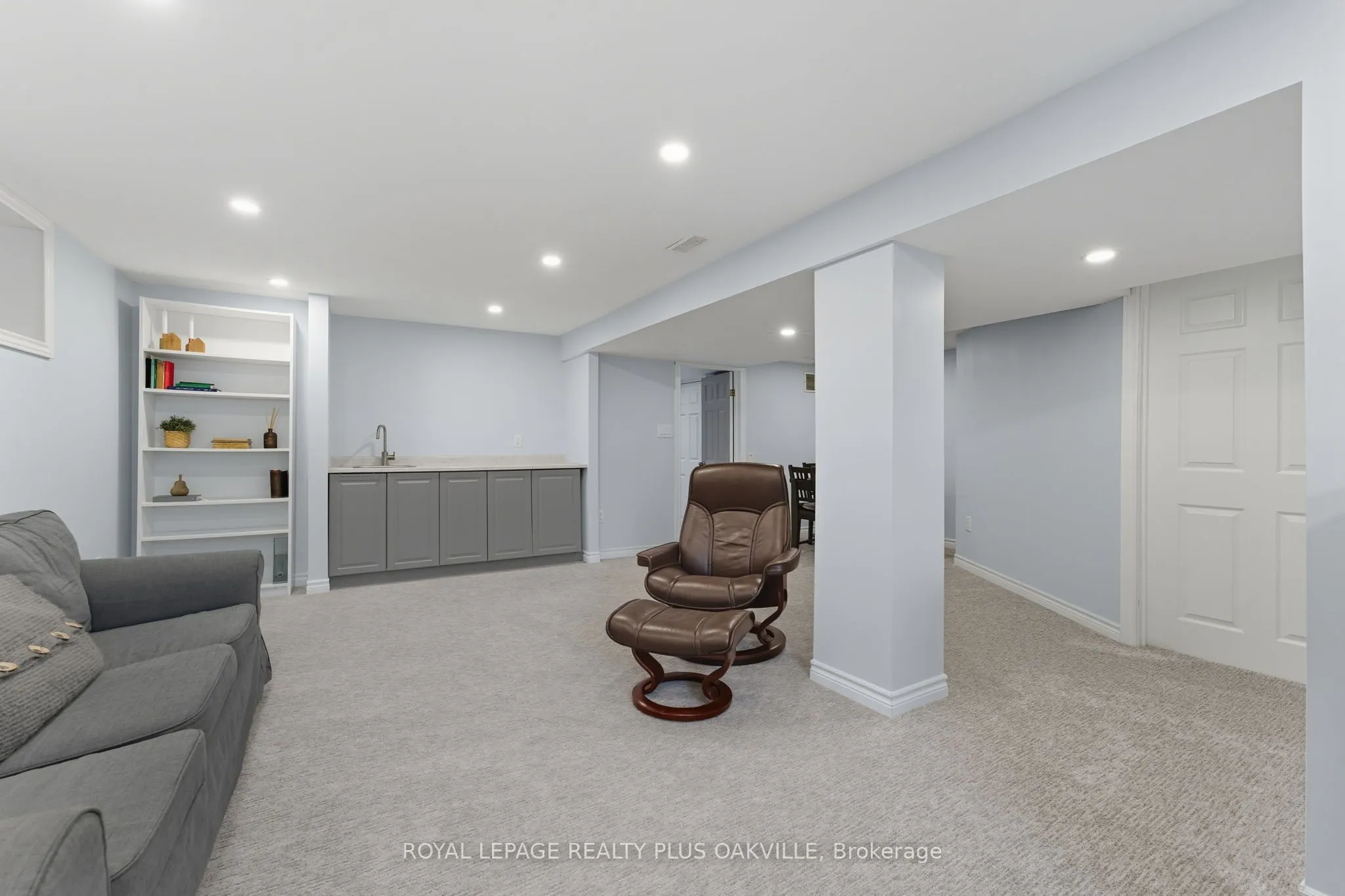9904 Dickenson Road W