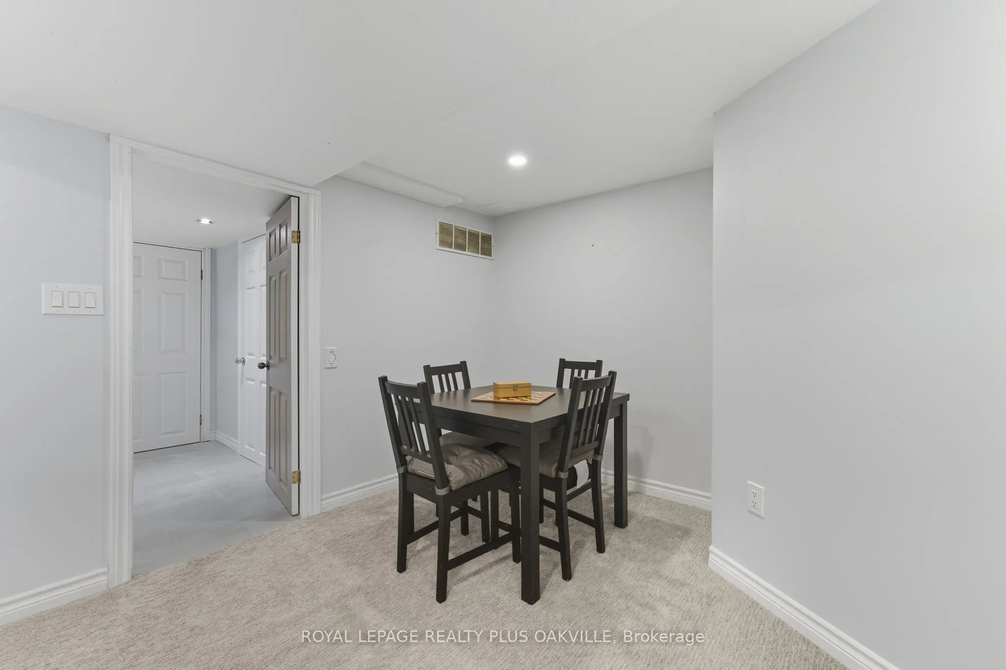 9904 Dickenson Road W