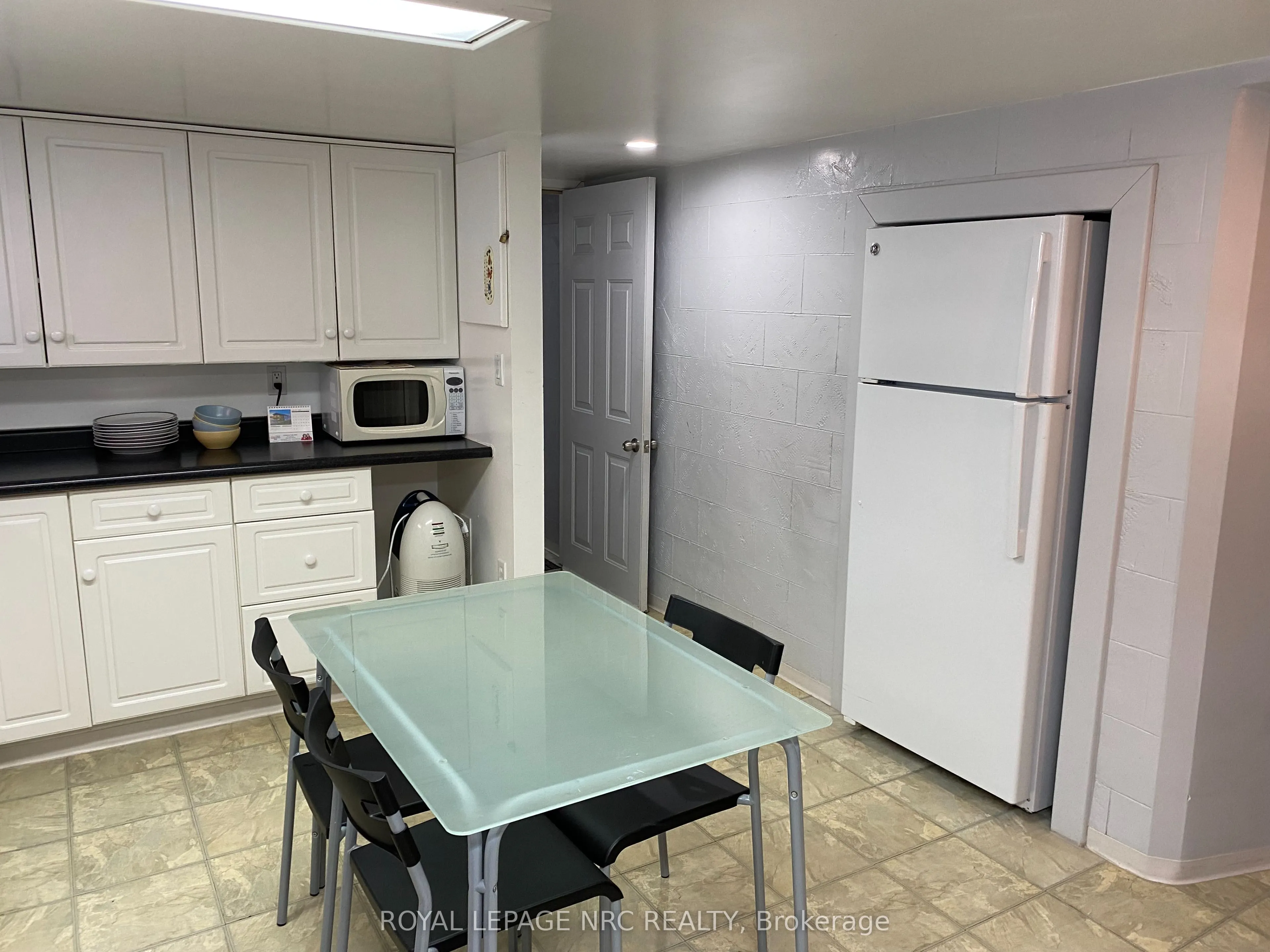 # 2 -102 Townline Rd. W. Road W, ##2