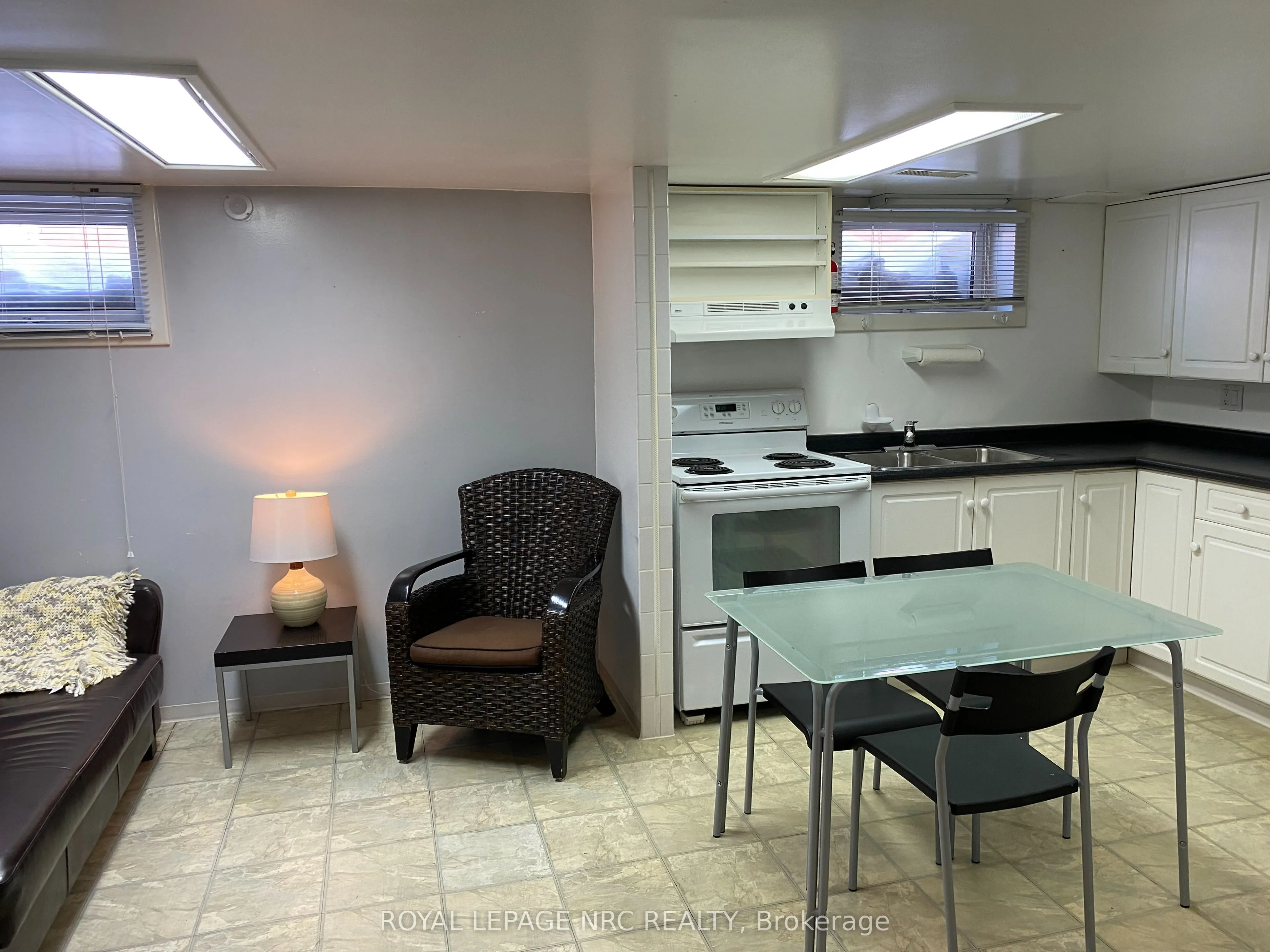 # 2 -102 Townline Rd. W. Road W, ##2