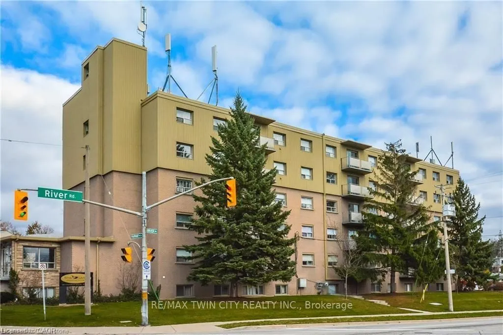 283 Fairway Road N, #101