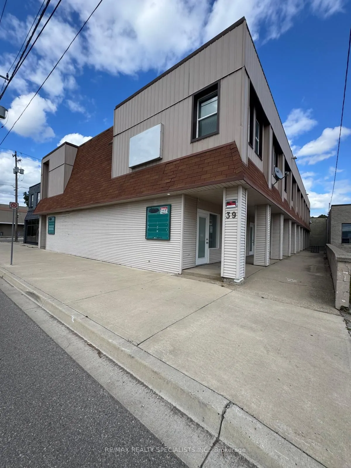 39 Kent Street N