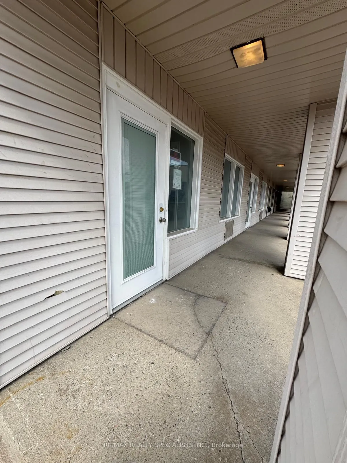 39 Kent Street N