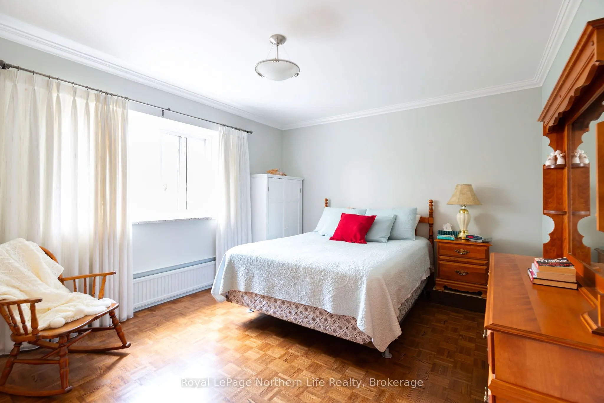 810 Main Street W, #204