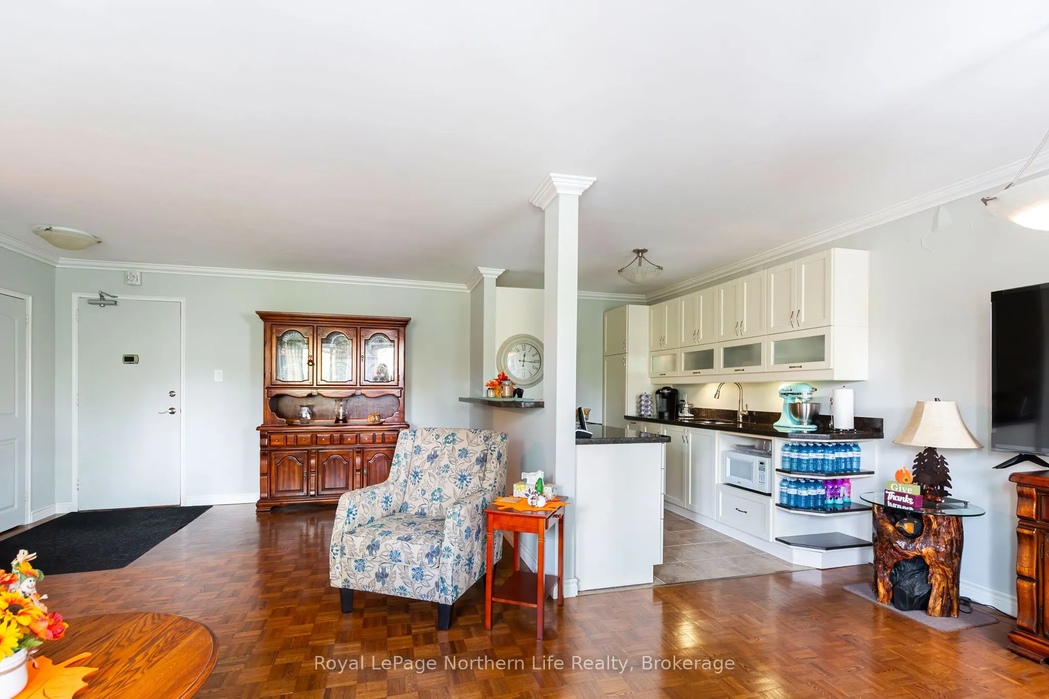 810 Main Street W, #204