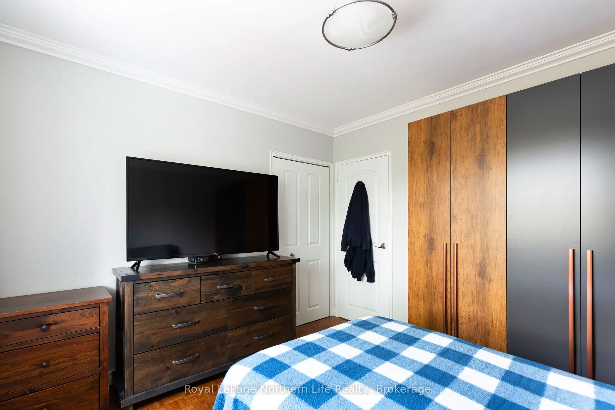 810 Main Street W, #204