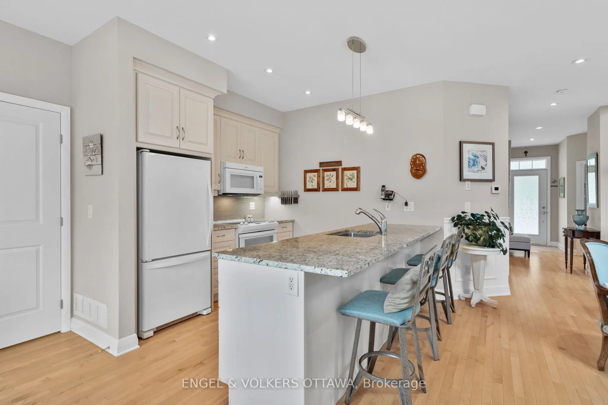 27 Esquimault Avenue