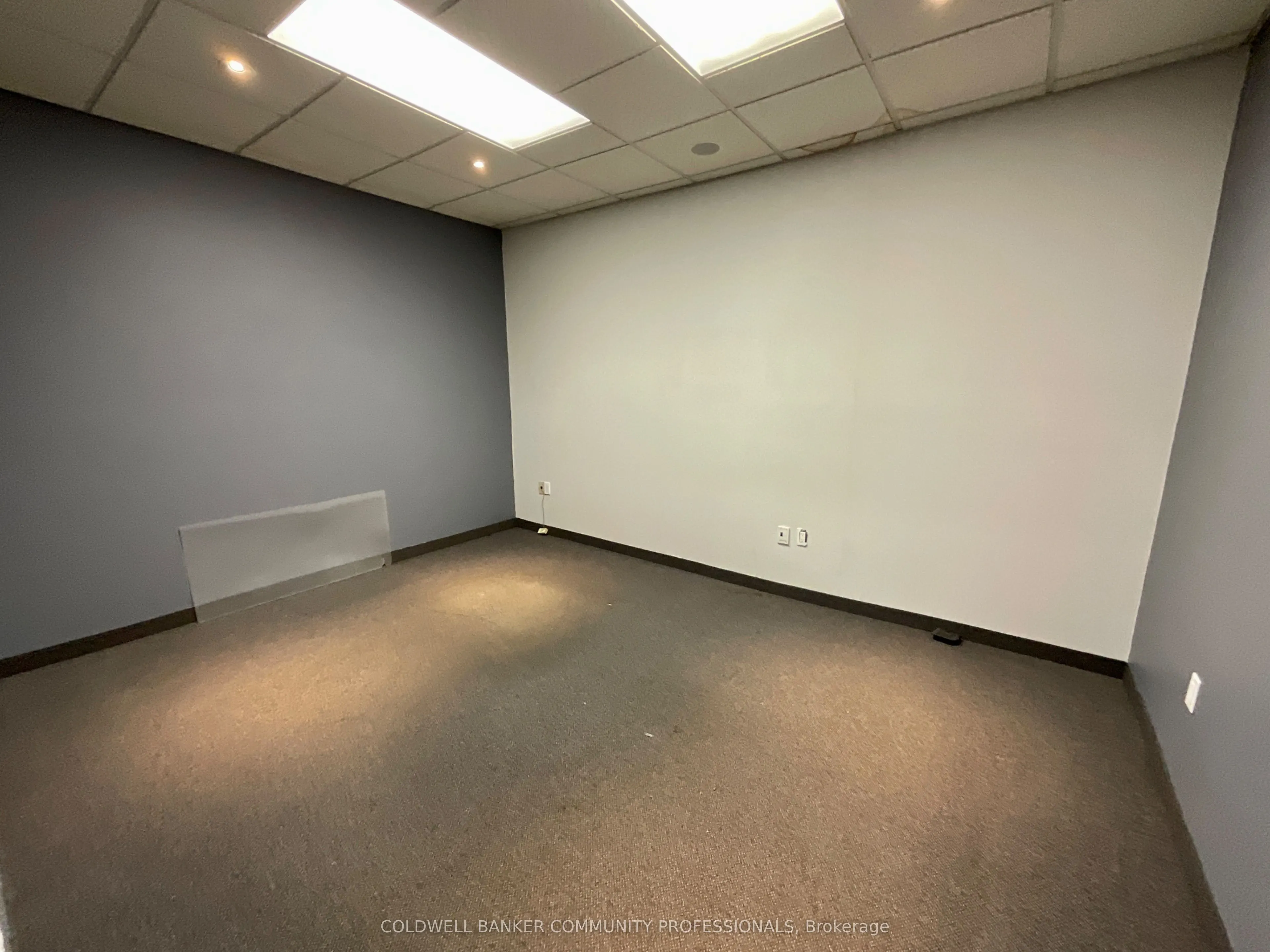 1359 Main Street E