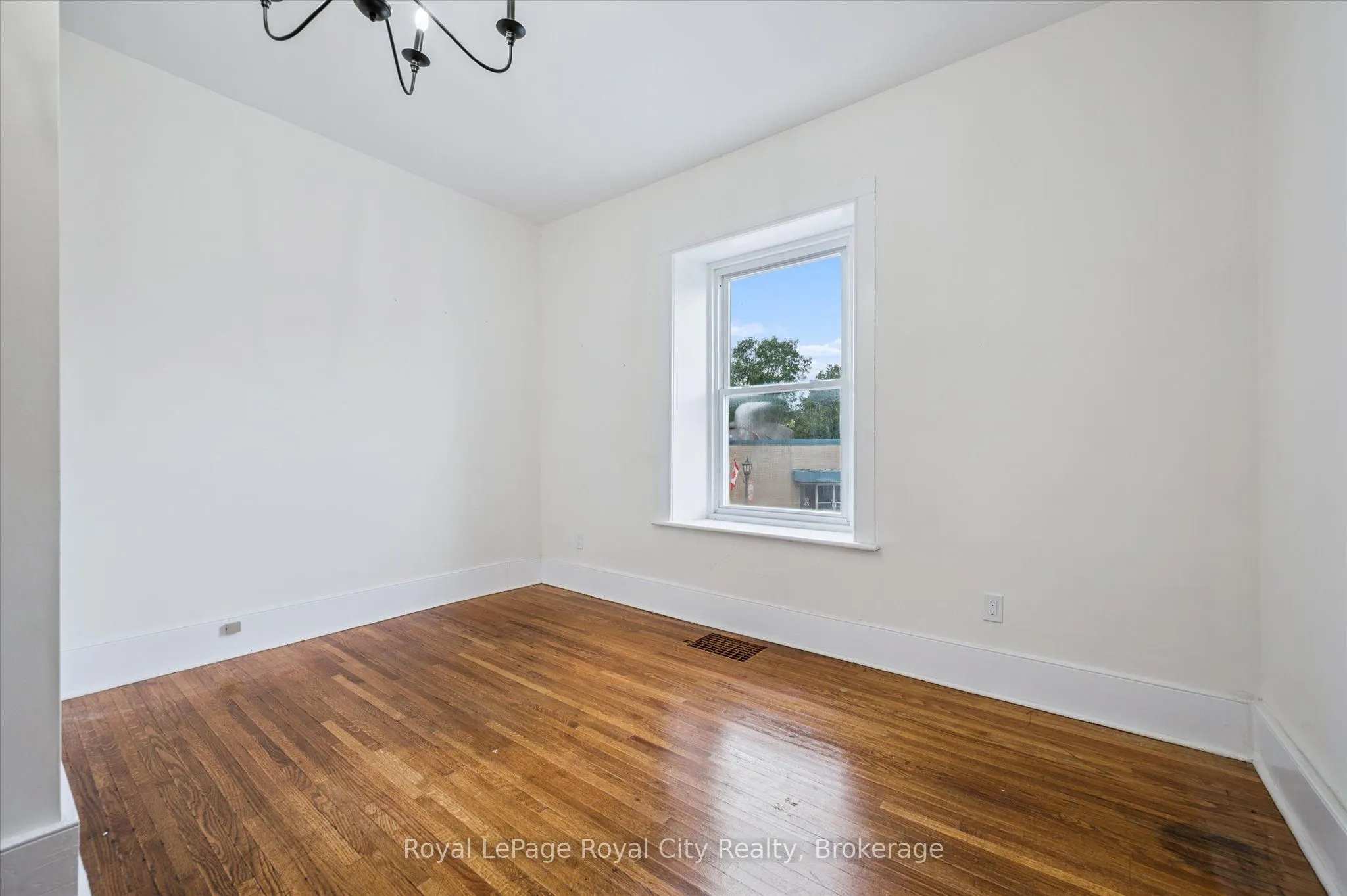 131 Metcalfe Street, #A