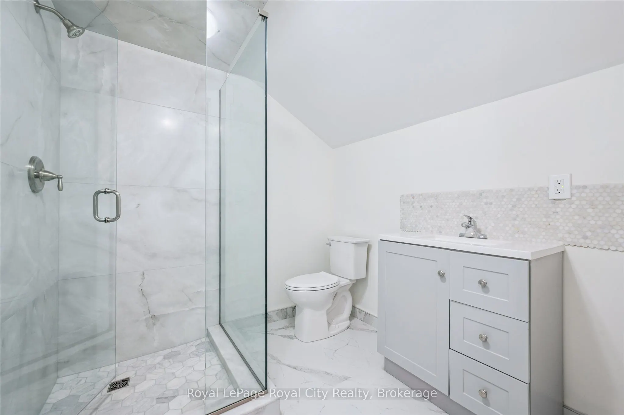 131 Metcalfe Street, #A