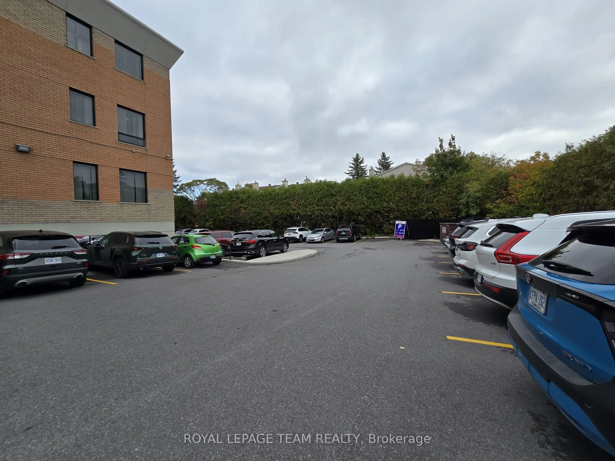 1637 WOODROFFE Avenue, #203