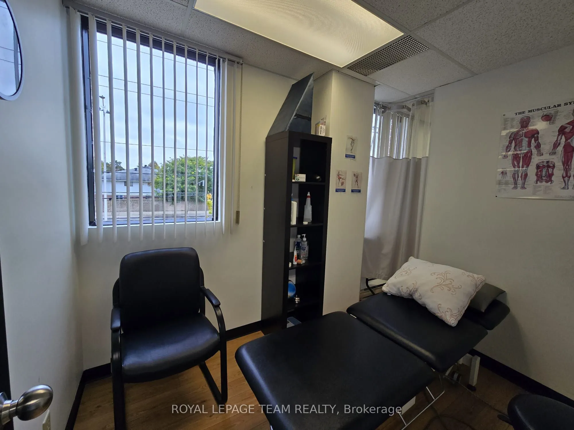 1637 WOODROFFE Avenue, #203