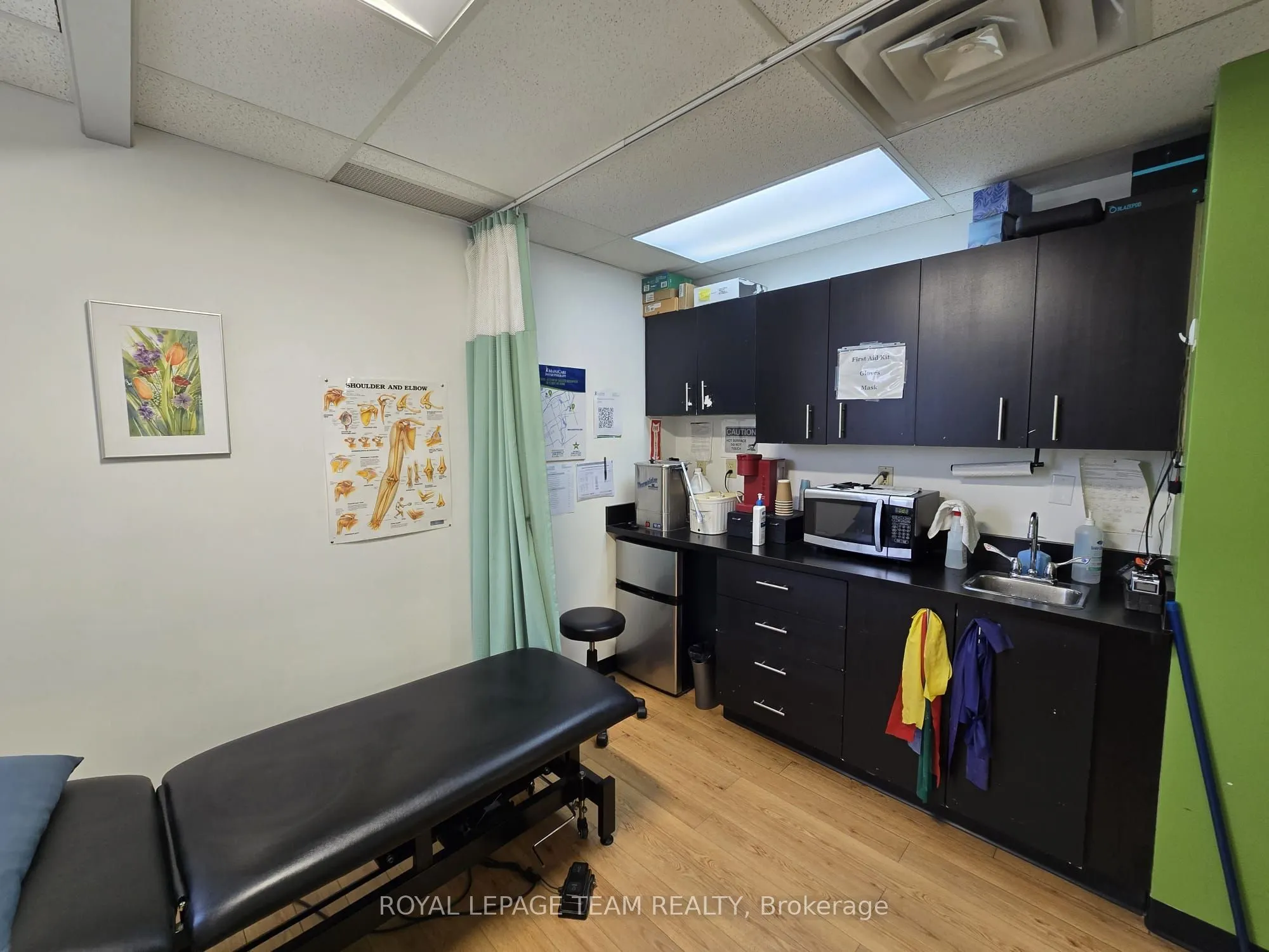 1637 WOODROFFE Avenue, #203
