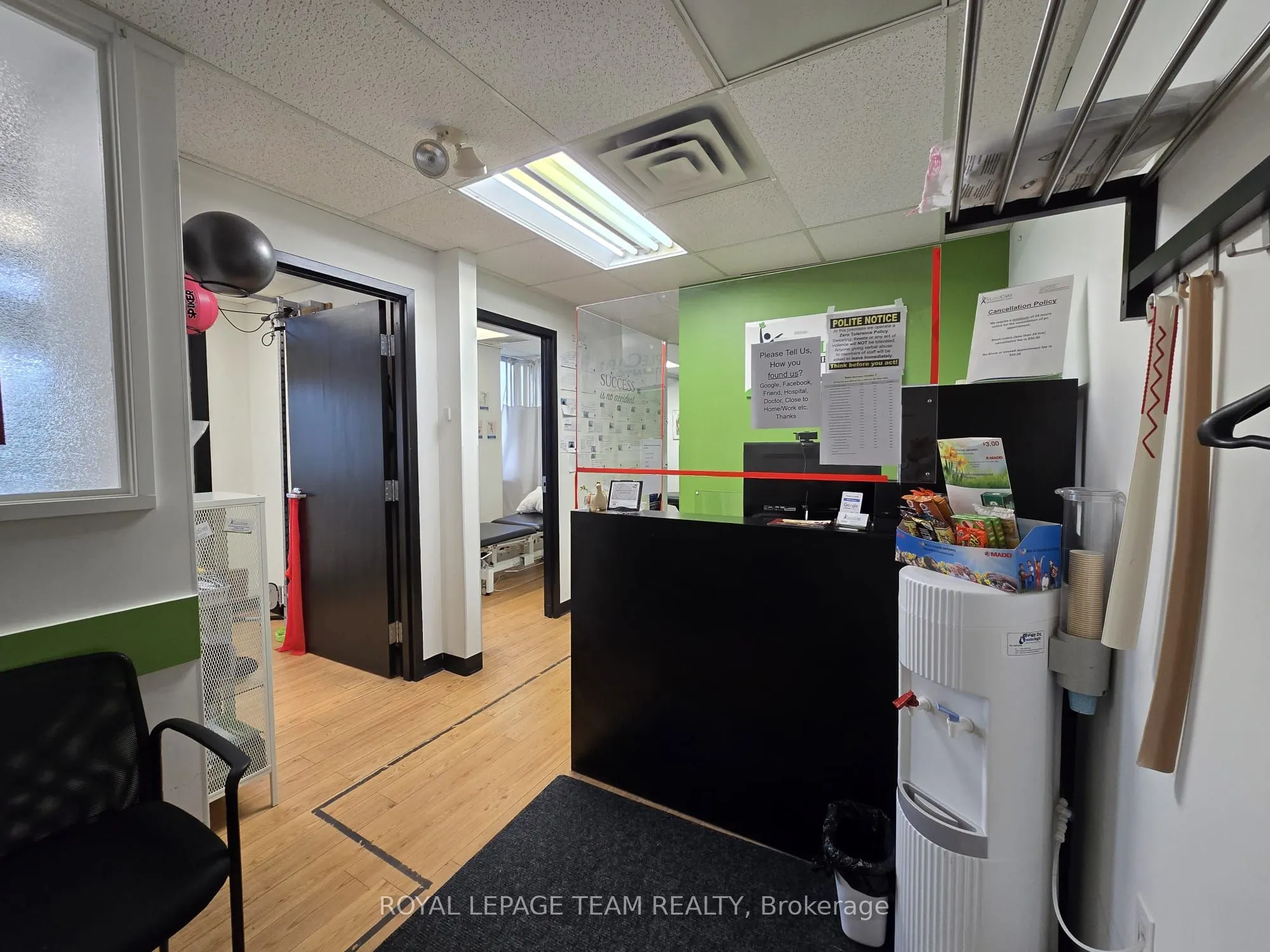 1637 WOODROFFE Avenue, #203