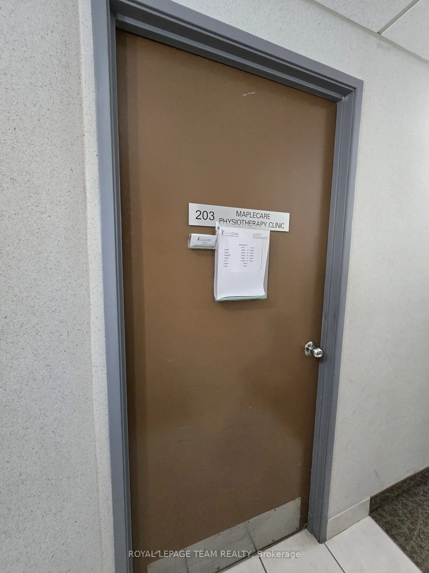 1637 WOODROFFE Avenue, #203
