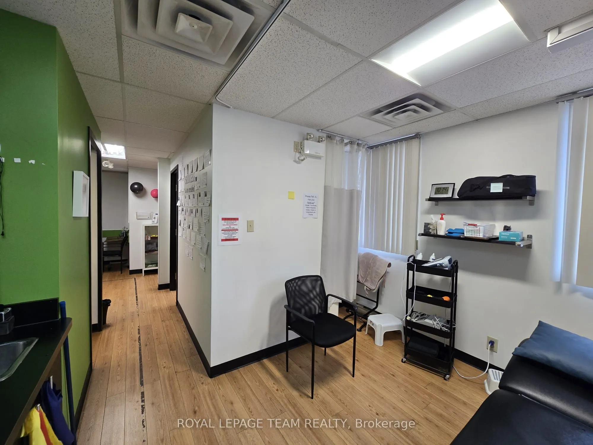 1637 WOODROFFE Avenue, #203