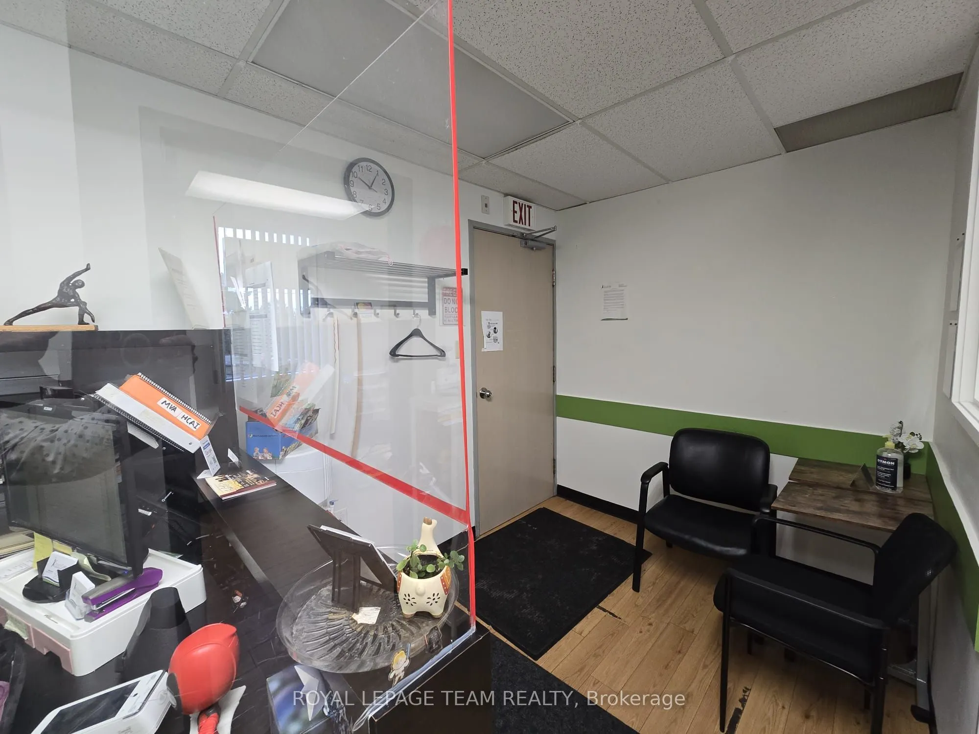 1637 WOODROFFE Avenue, #203