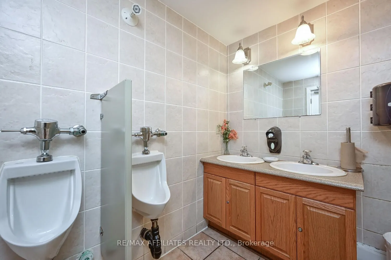 11 Beckwith Street S