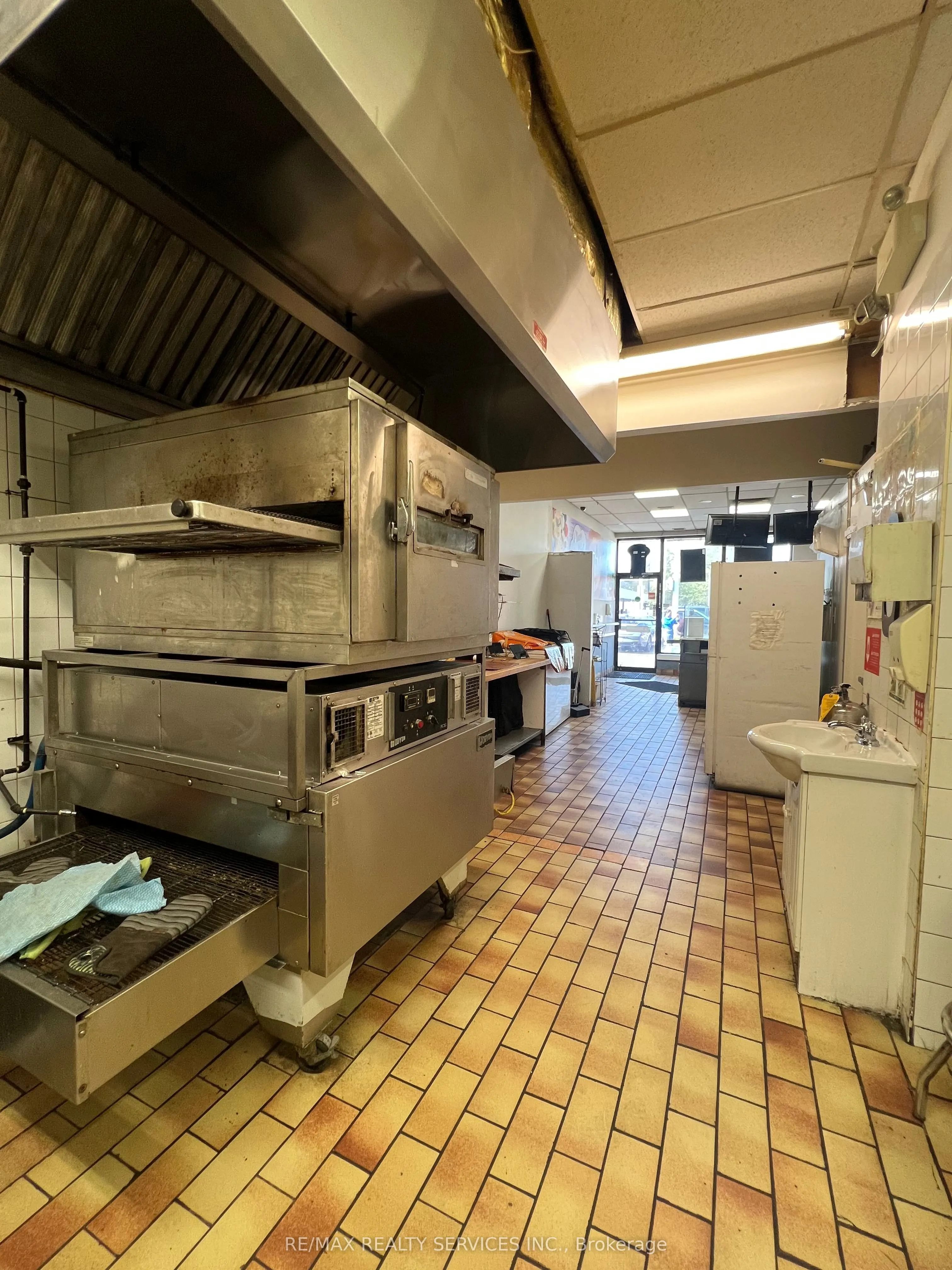 243 Wharncliffe Road N