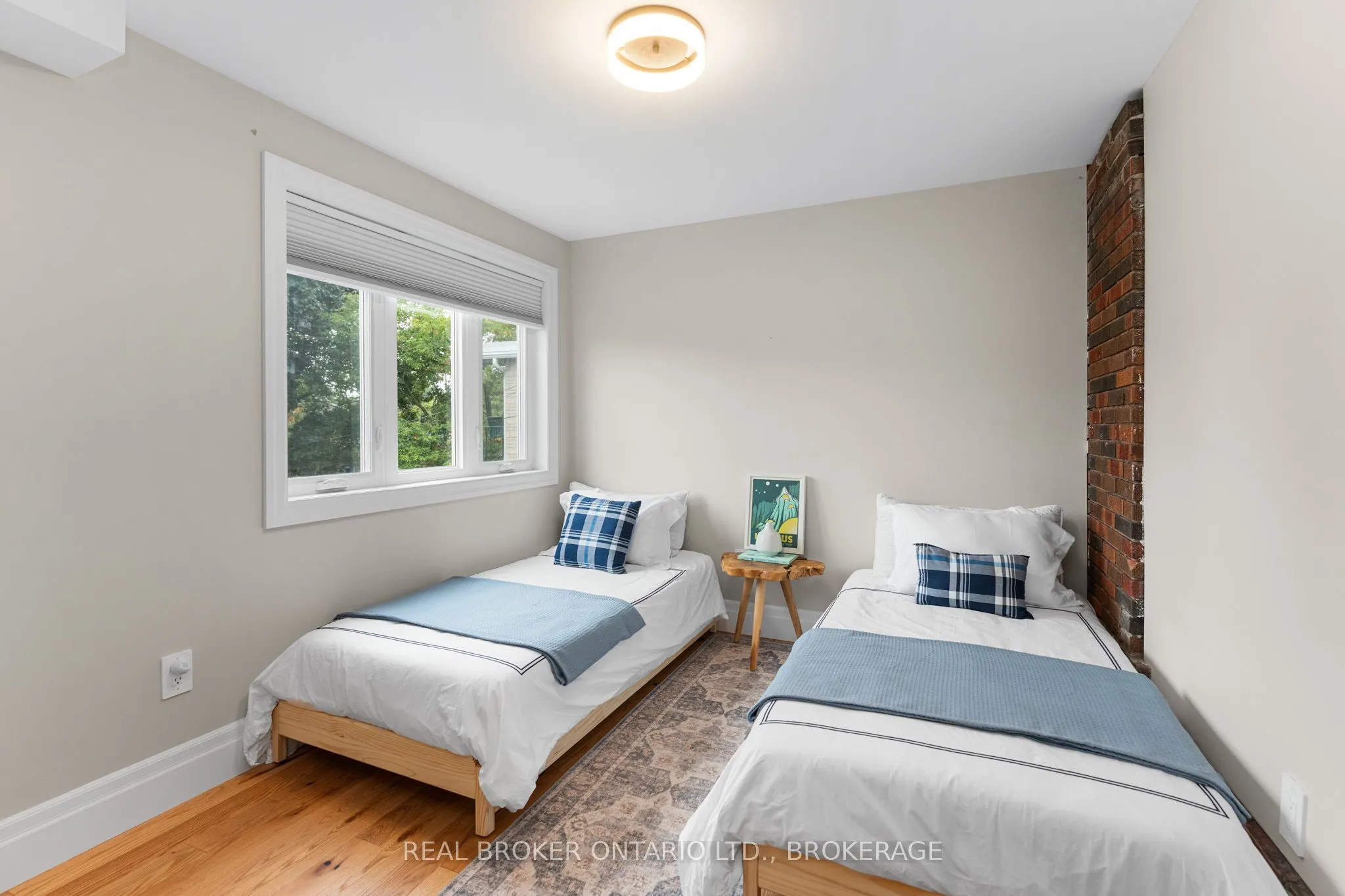 52 Dundas Street