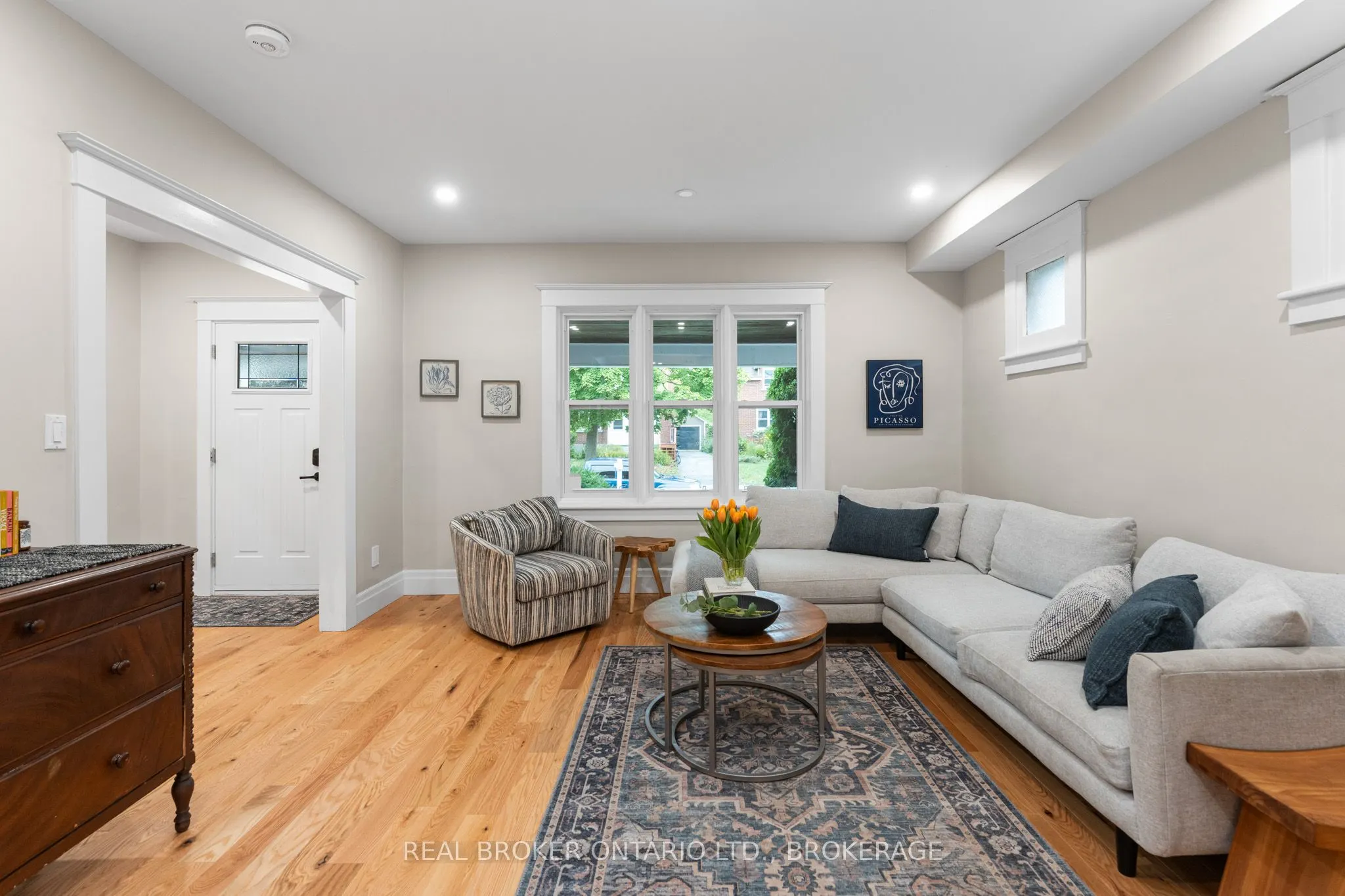 52 Dundas Street