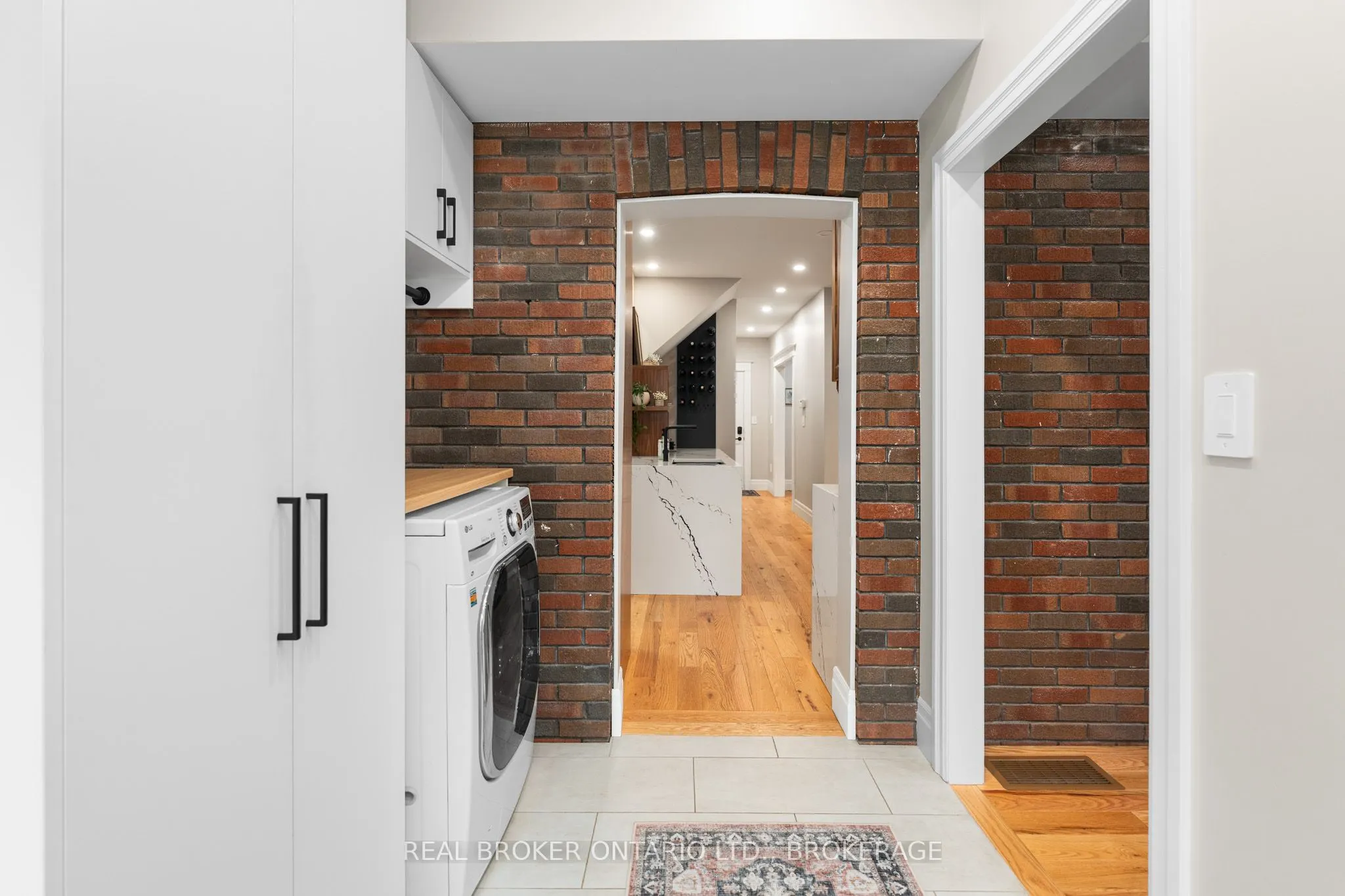 52 Dundas Street