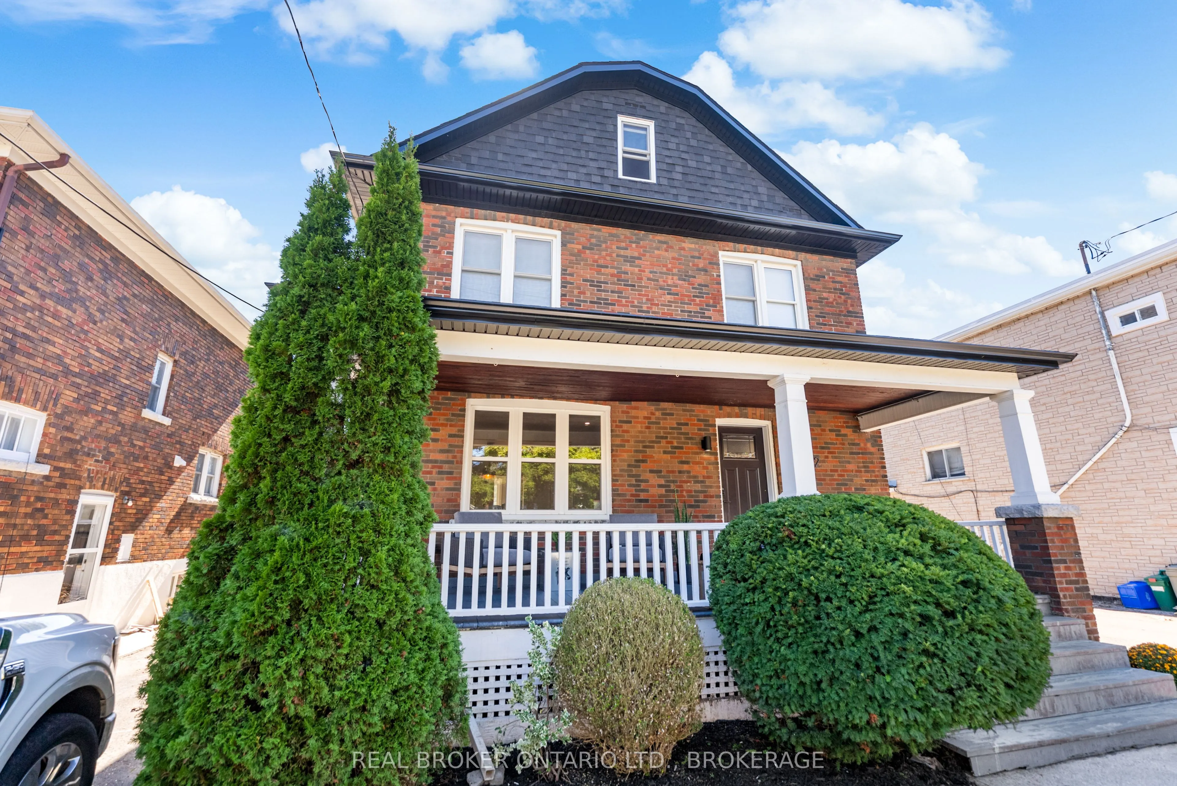 52 Dundas Street